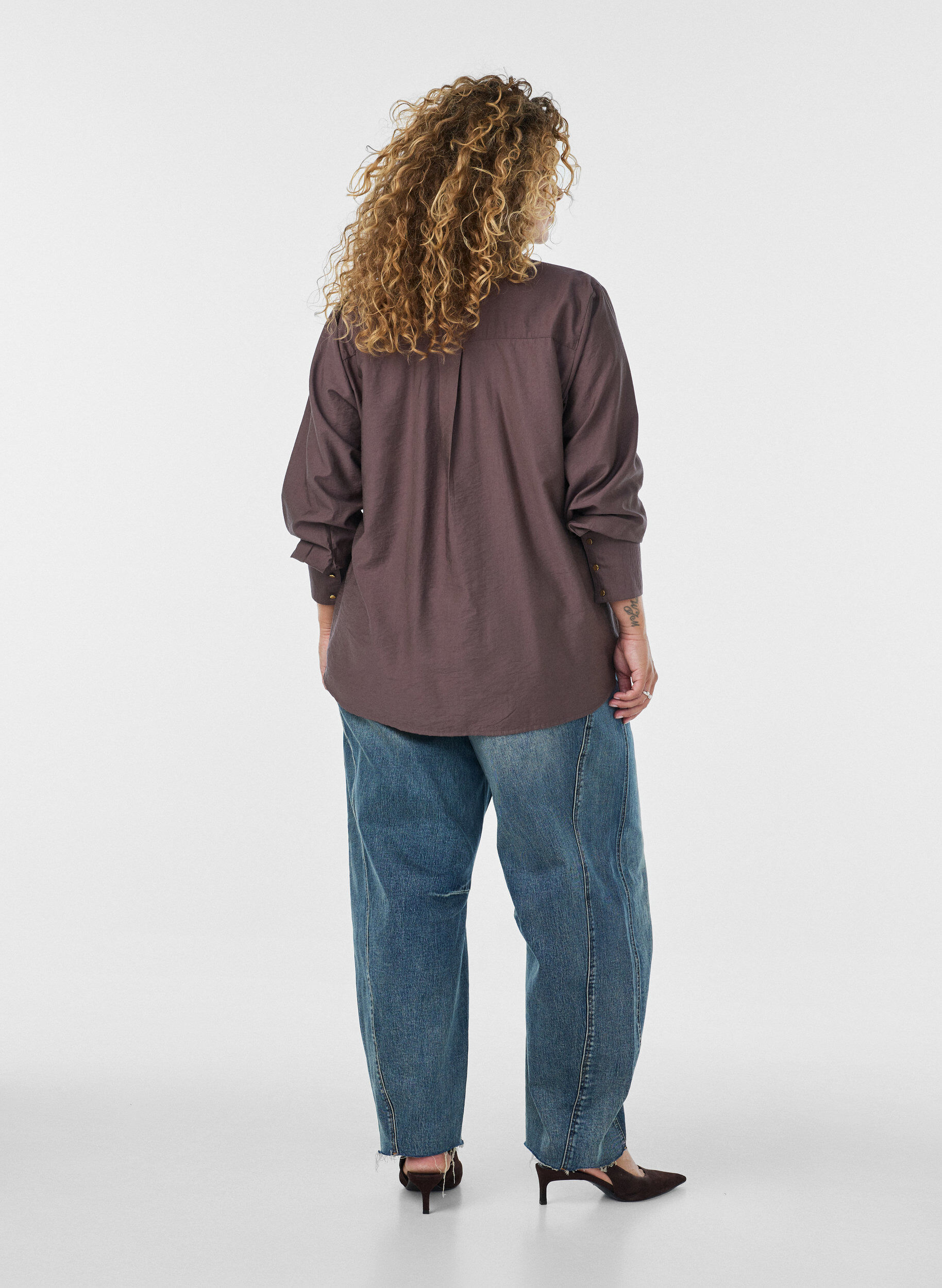 ZizziBluse aus Viskose mit goldenen Kn&ouml;pfen, Braun, Model image number 2
