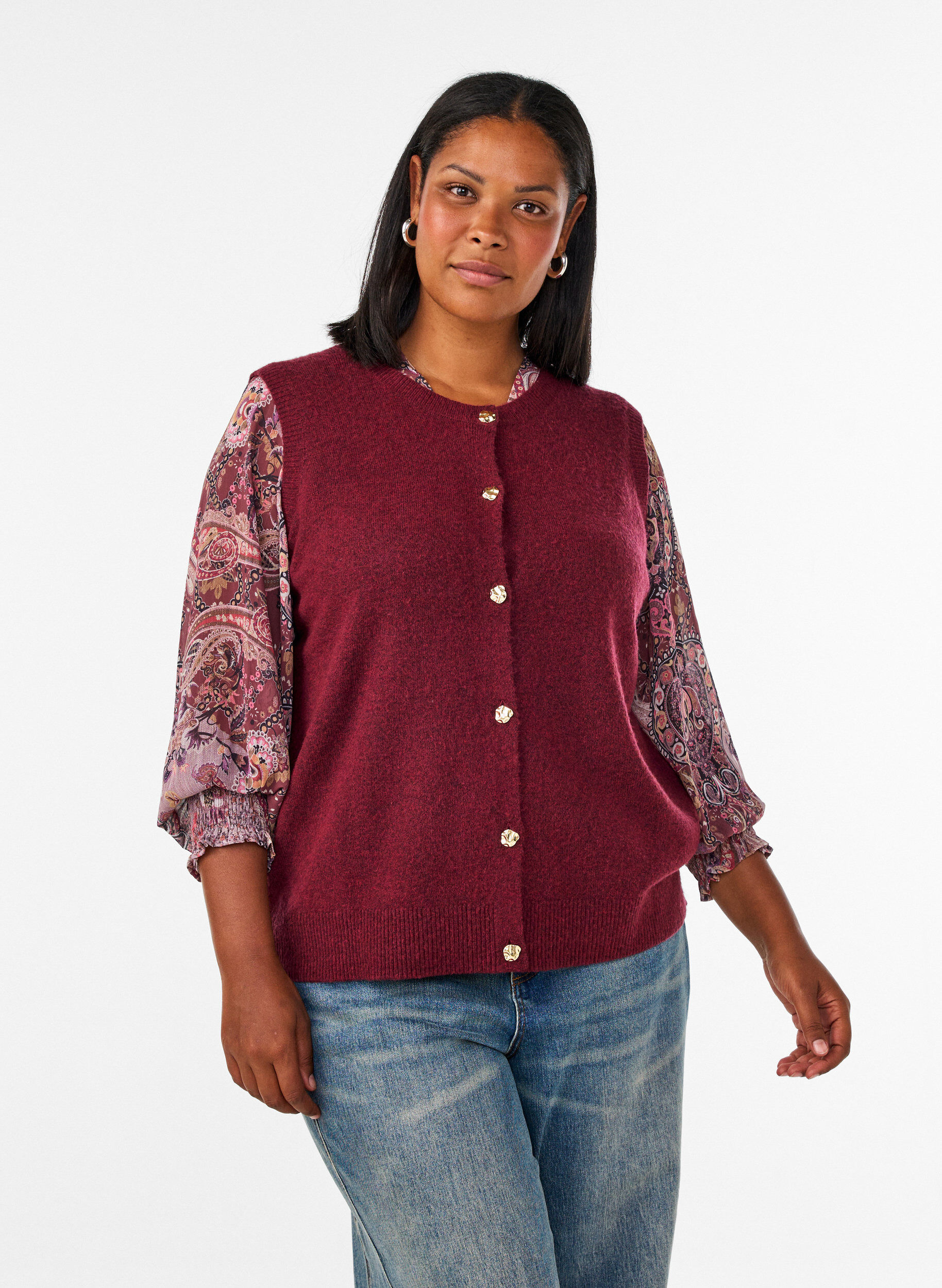 ZizziStrickweste mit dekorativen Kn&ouml;pfen, Dunkles Bordeaux, Model image number 0