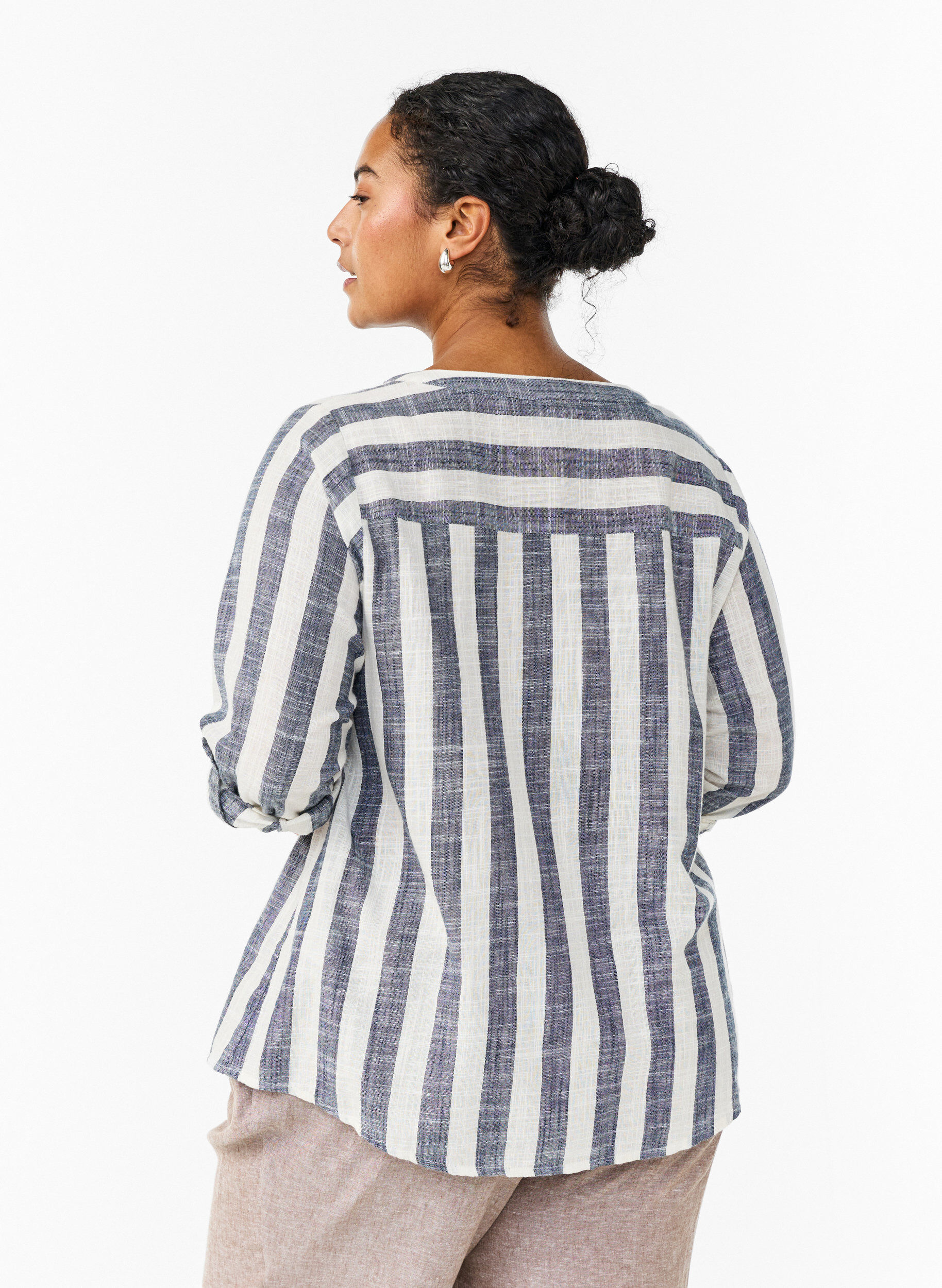 ZizziHemdbluse aus Baumwolle mit V-Ausschnitt, Blau, Model image number 2