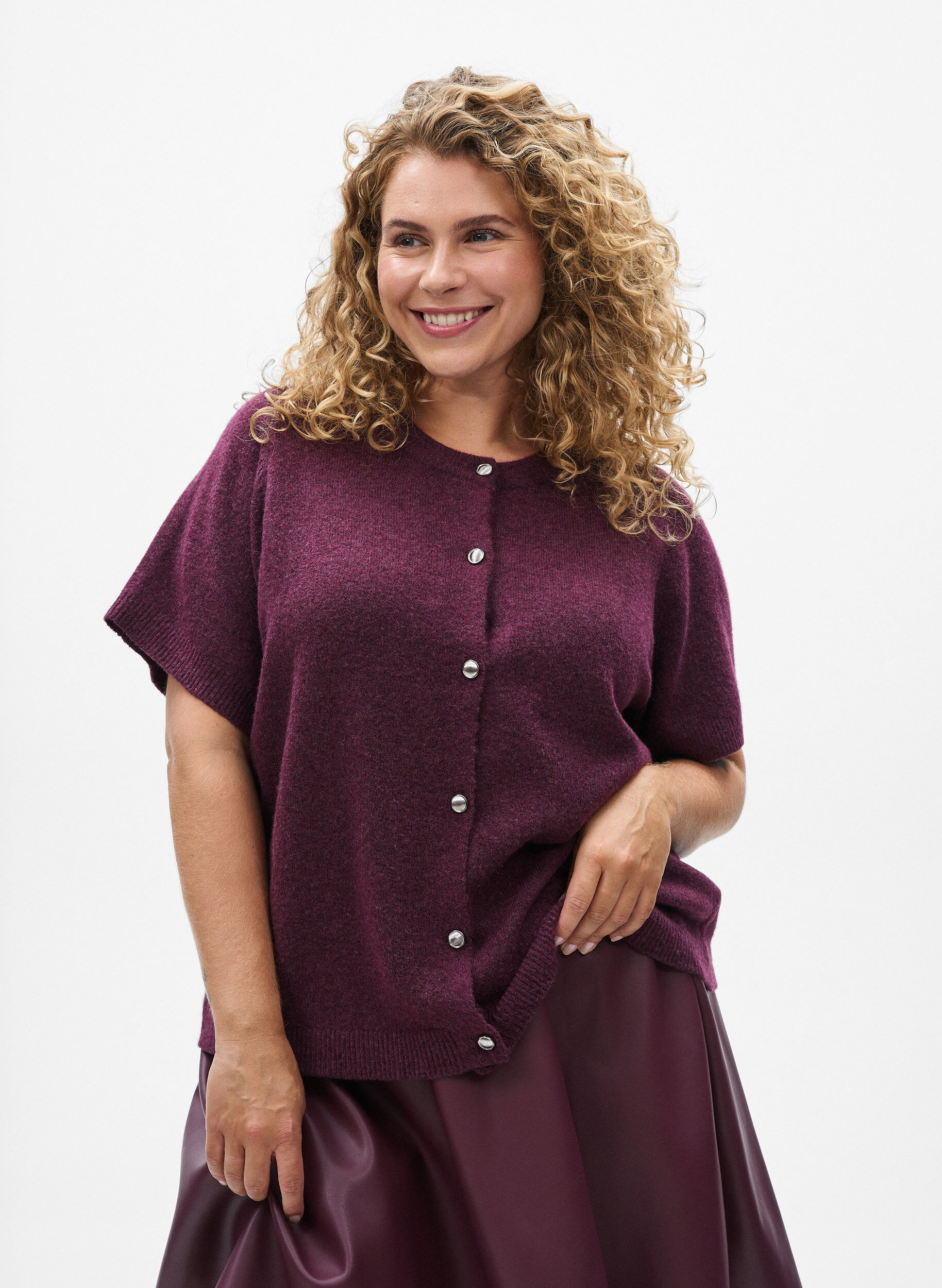 ZizziStrickjacke mit kurzen &Auml;rmeln, Dunkles Bordeaux, Model image number 0