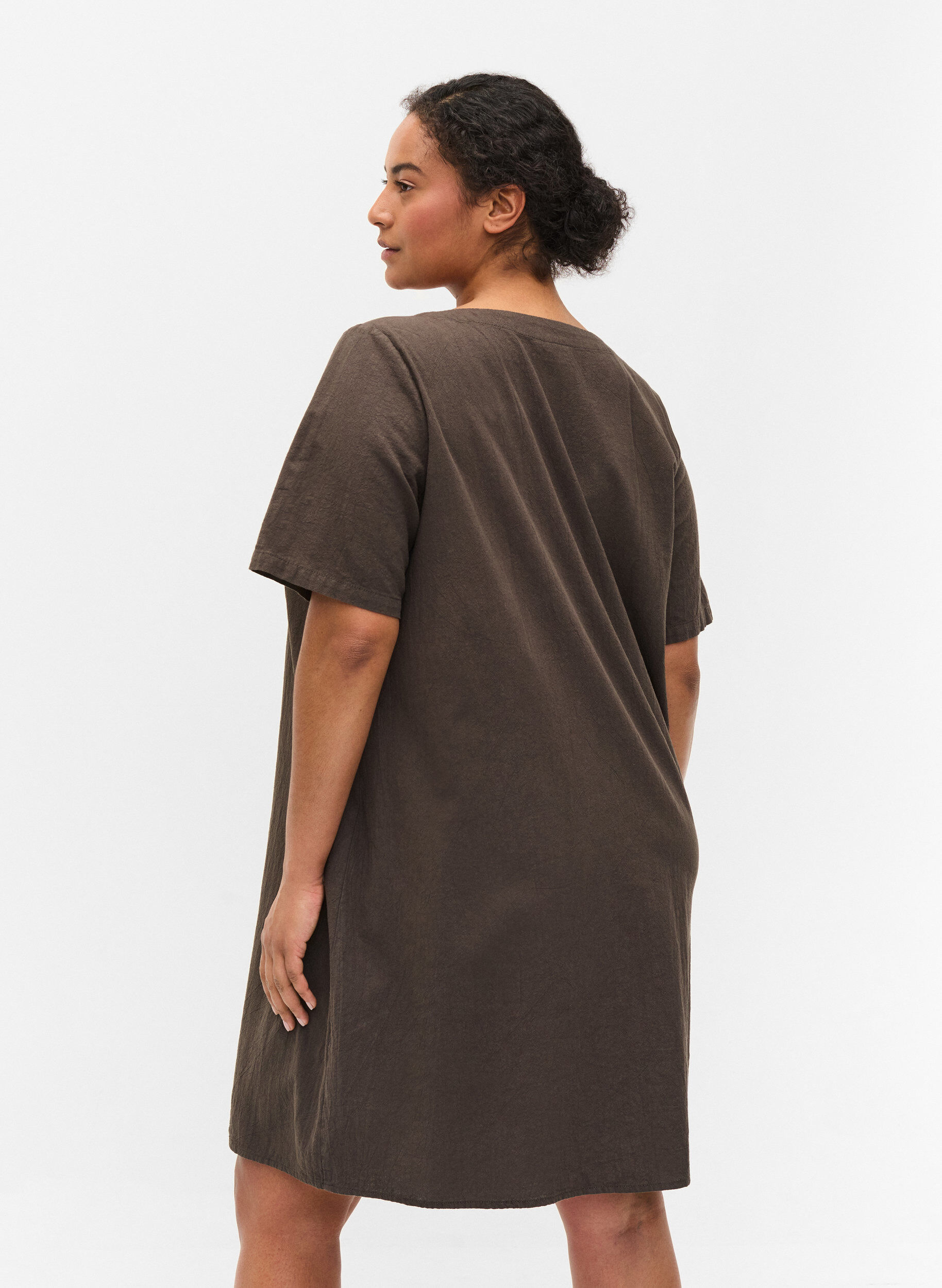 Zizzi Kurzarm Kleid aus Baumwolle mit Kn&ouml;pfen, Khaki Green, Model image number 1