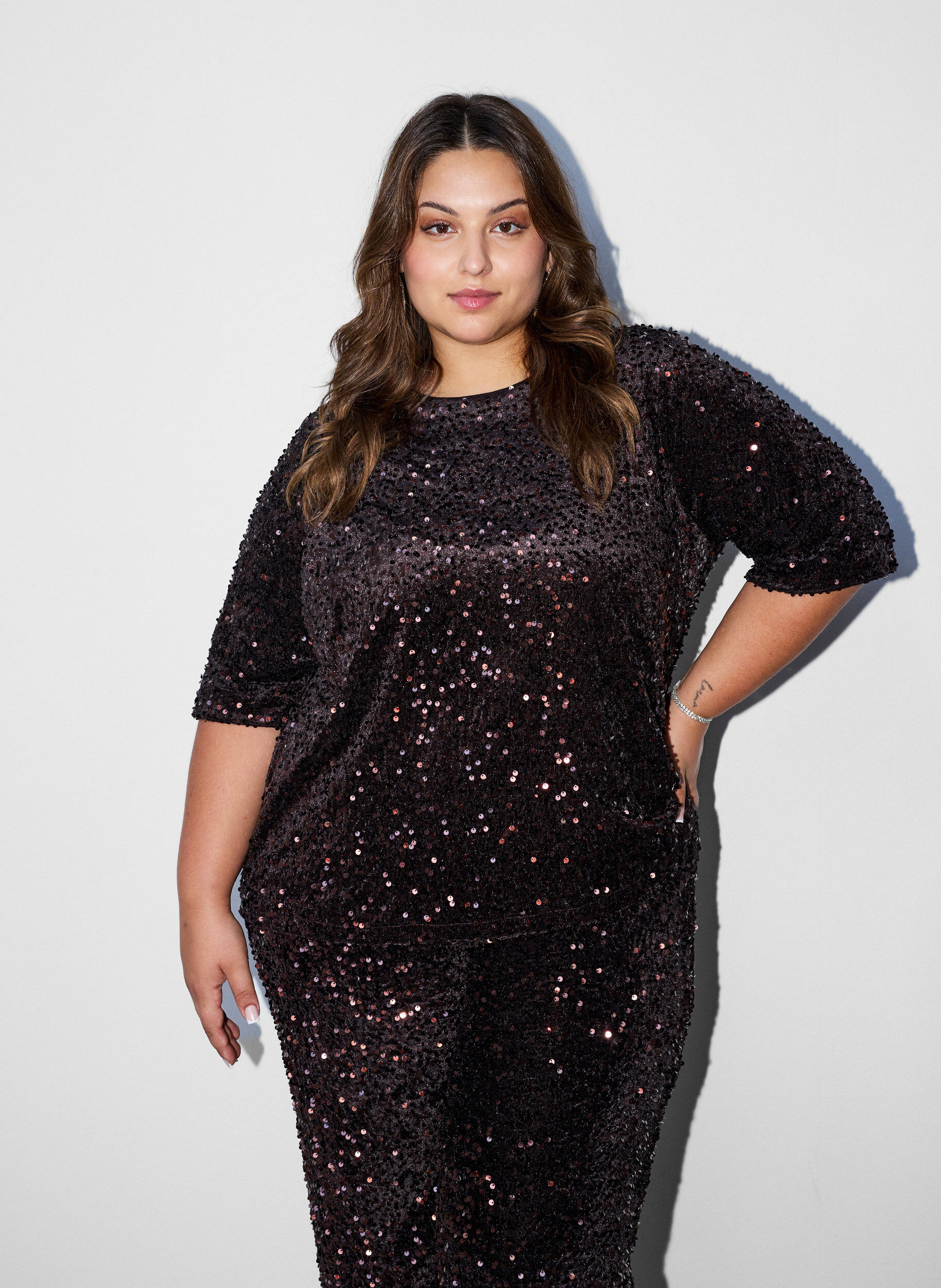 ZizziBluse mit Pailletten und ellenbogenlangen &Auml;rmeln, Braun, Model image number 0