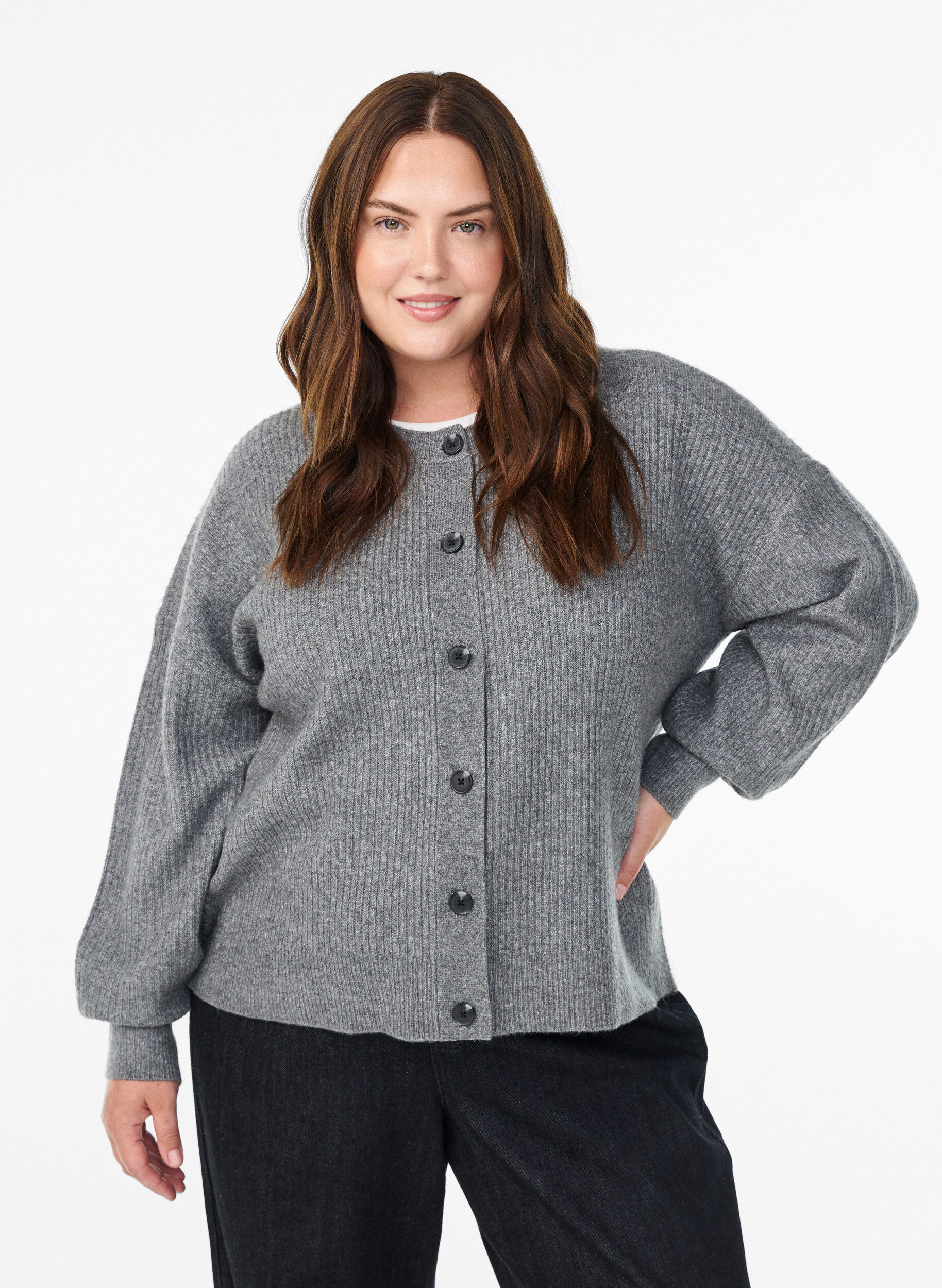 Rippenstrick Strickjacke mit Kn&ouml;pfen, Grau, Model