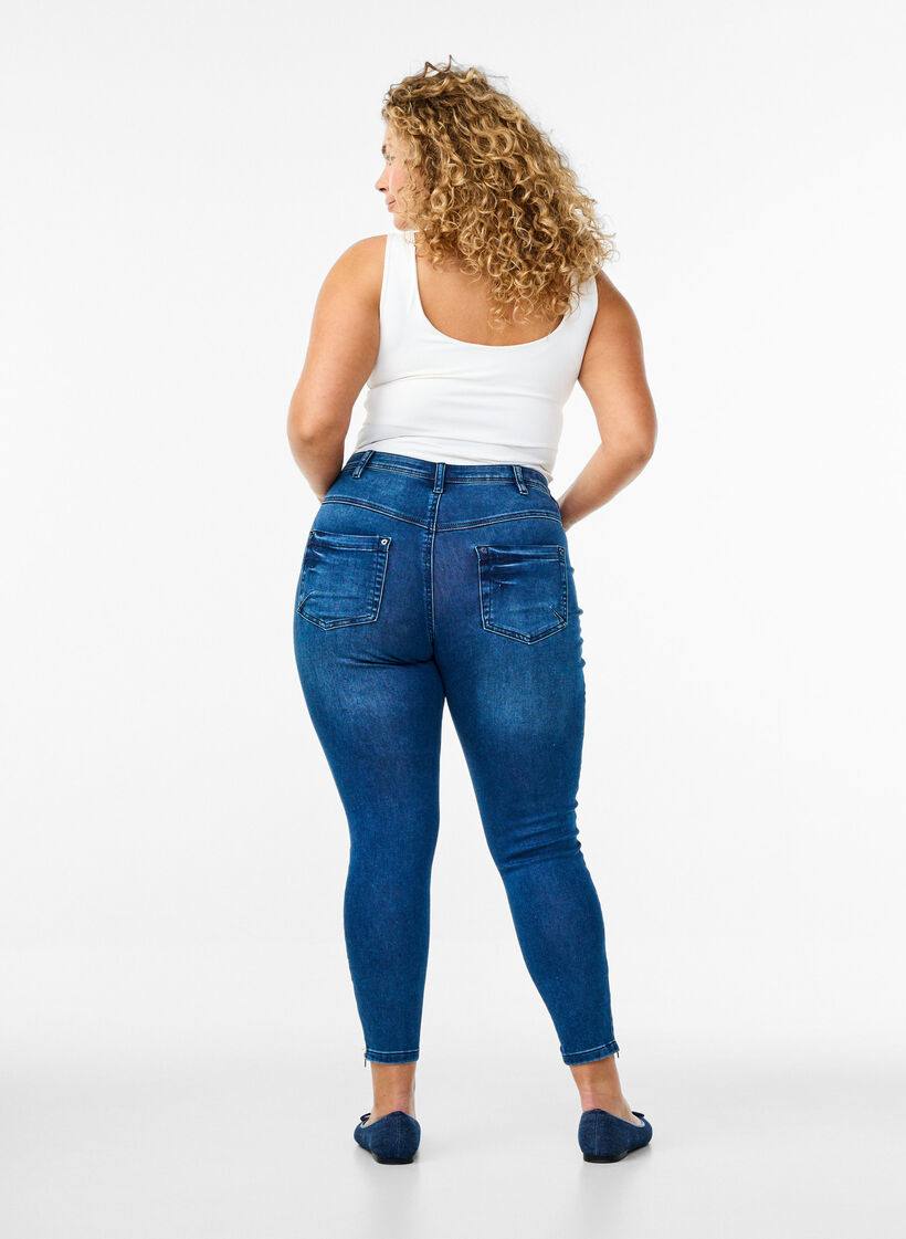 Cropped Amy Jeans mit Rei&szlig;verschluss, Blau, Model image number 1