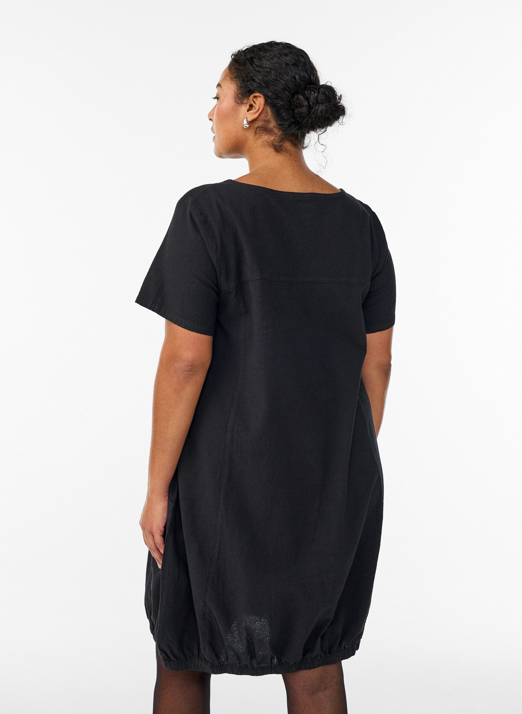 Zizzi Kurzarm Kleid aus Baumwolle, Schwarz, Model image number 2