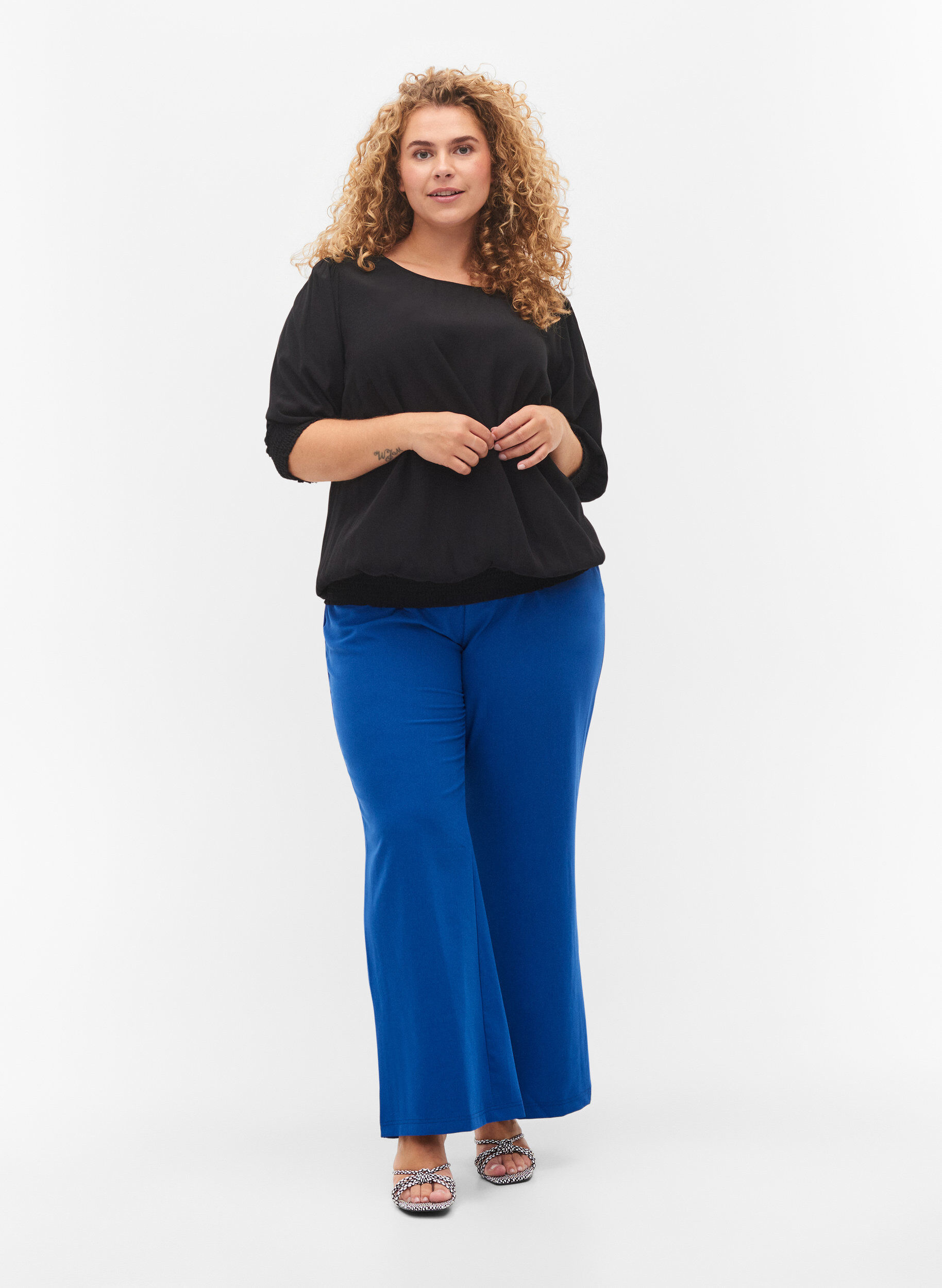 Zizzi Unifarbene Viskosebluse mit Ballon-Effekt, Black, Model image number 2