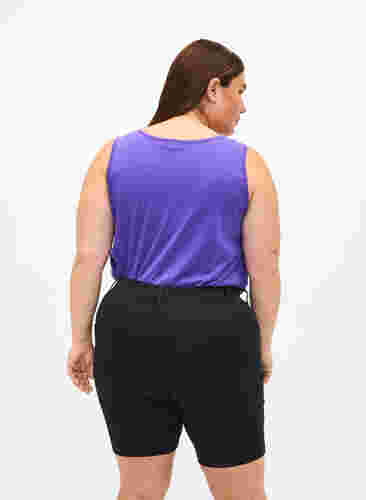 Slim Fit Emily Shorts mit normaler Taille, Black solid, Model image number 1