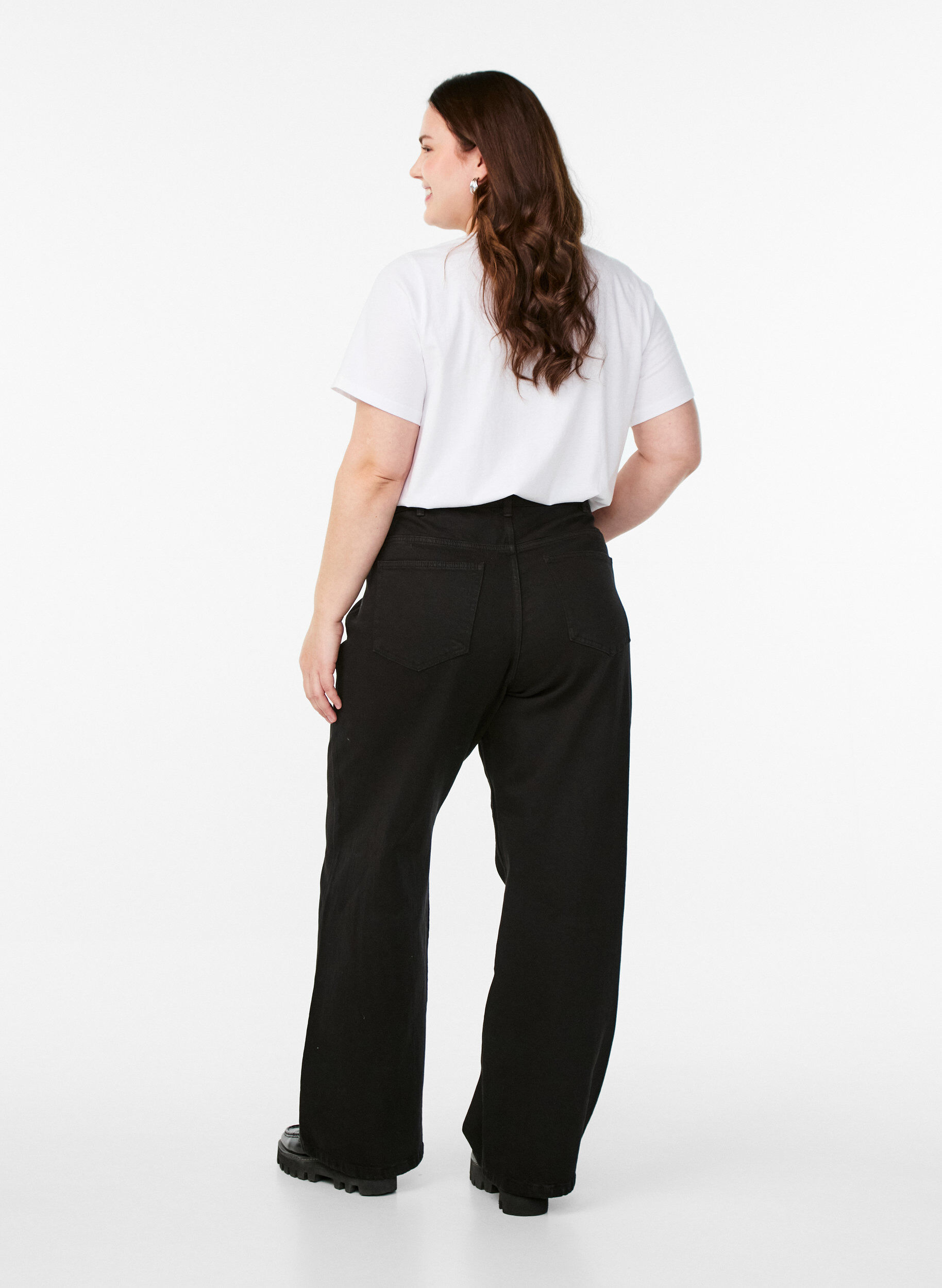 Zizzi Jeans mit weitem Bein und hohem Bund, Schwarz, Model image number 1