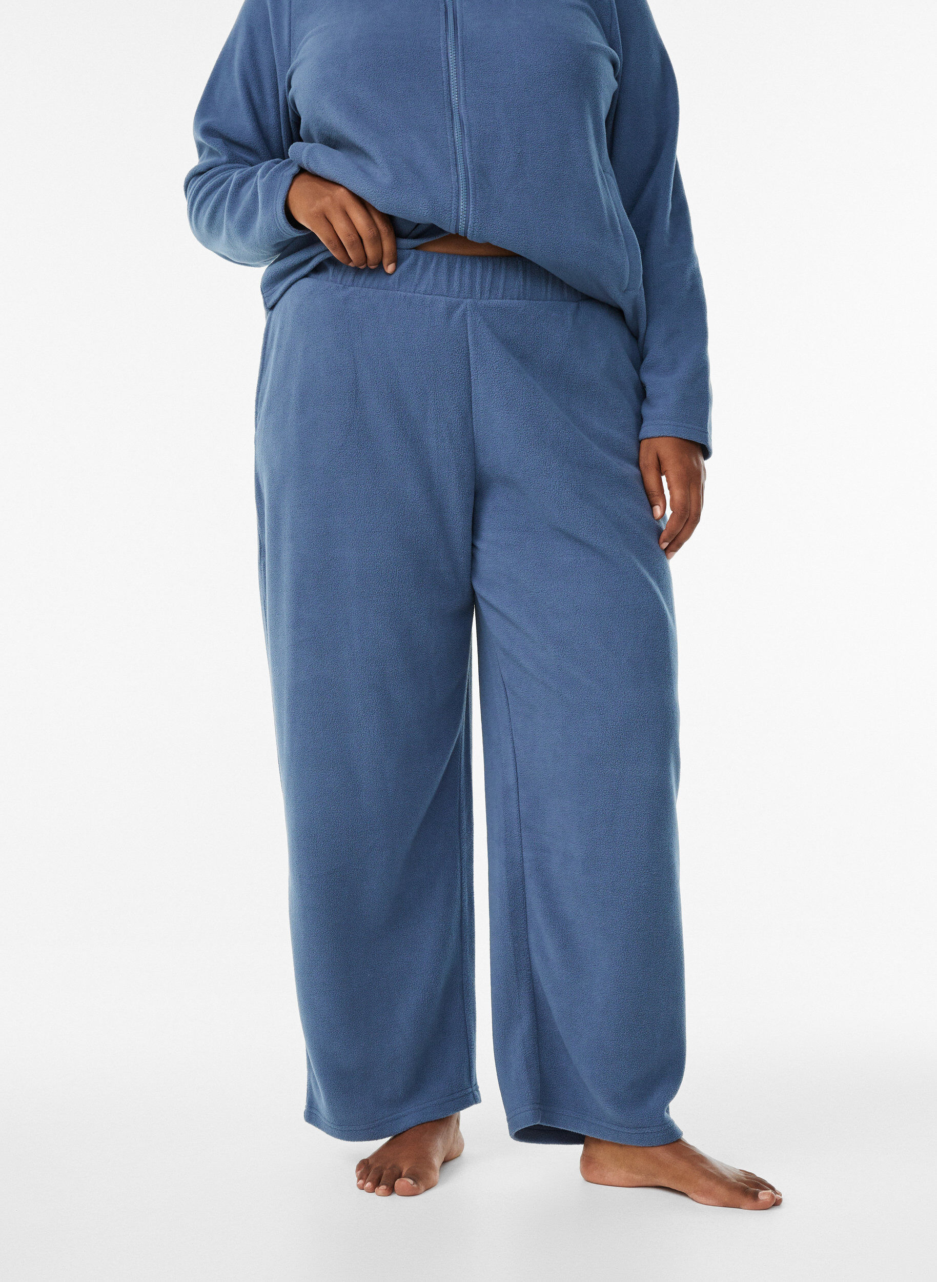 Zizzi Hoch taillierte Hose aus Fleece mit Taschen, Blau, Model image number 2