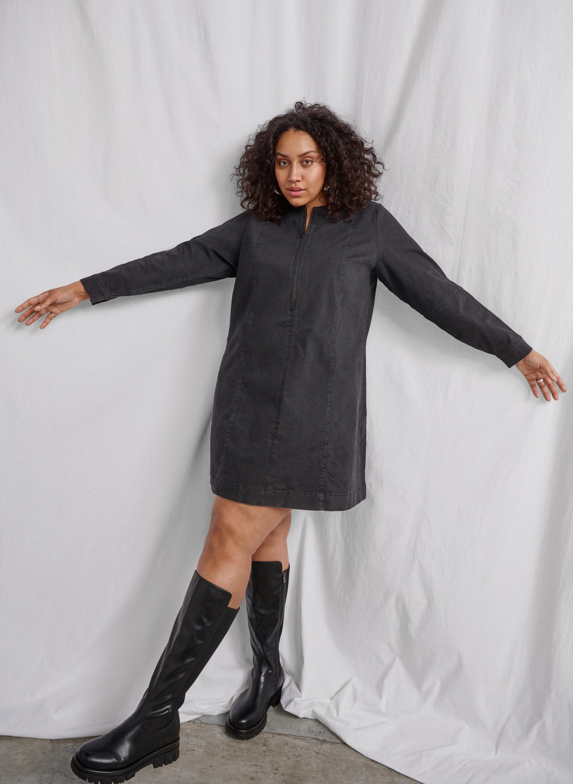 Zizzi Jeanskleid mit A-Linie mit Rei&szlig;verschluss, Grey Washed, Image image number 0