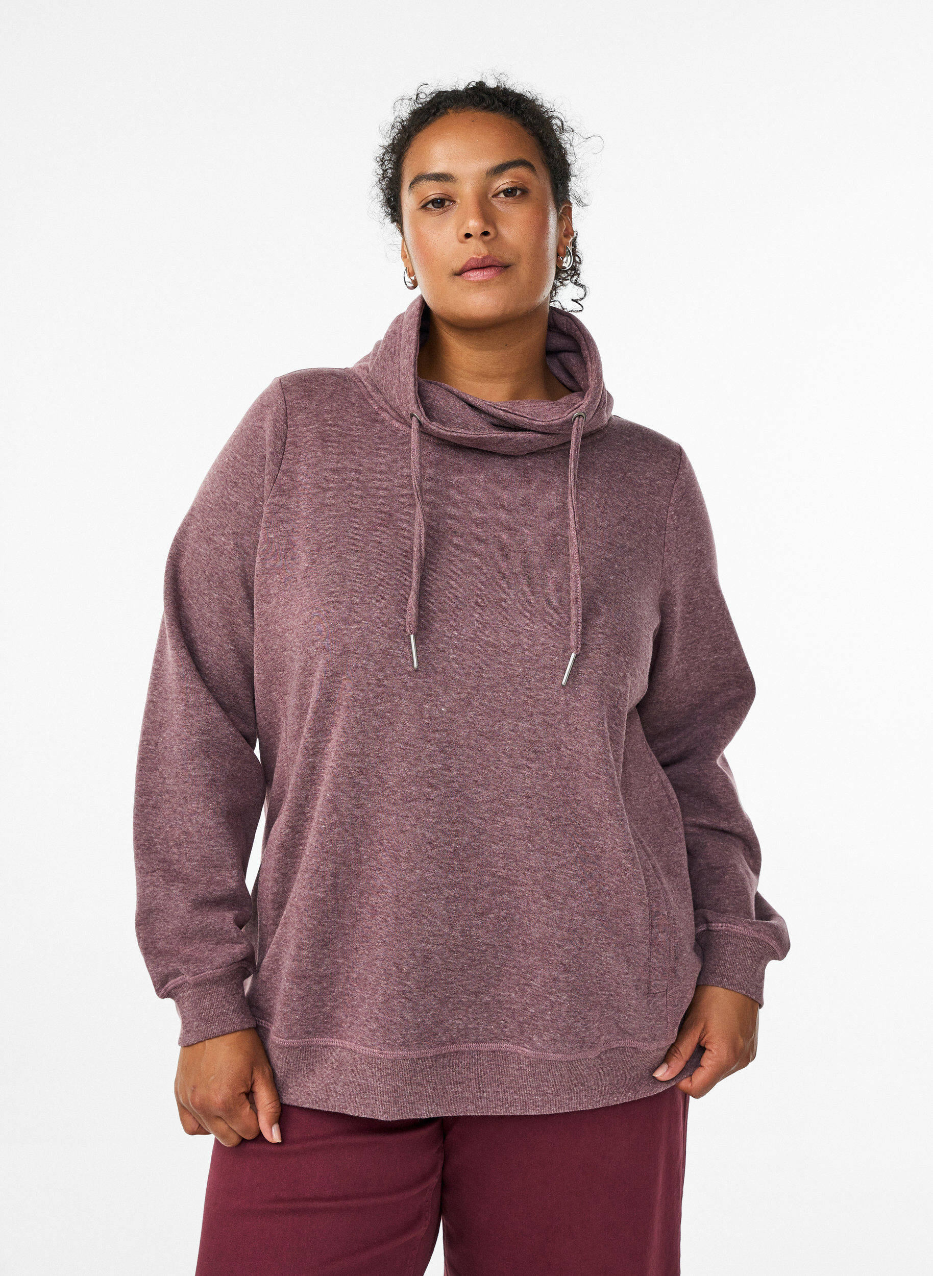 Sweatshirt mit Stehkragen und Taschen, Rot, Model