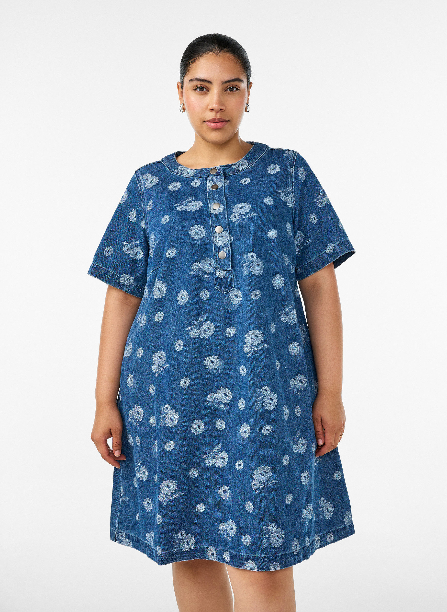 ZizziA-Linien-Kleid aus Denim mit Blumenmuster, Blau, Model image number 0