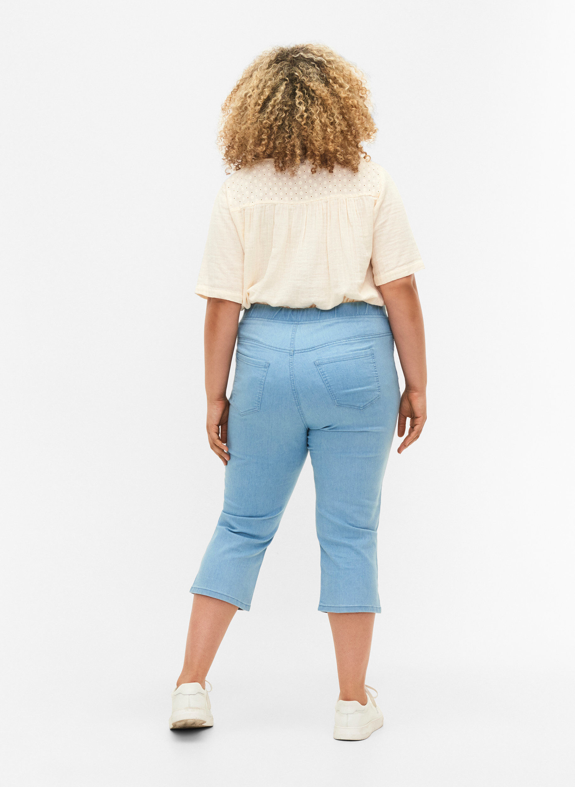 Zizzi Caprihose in Baumwollmischung, Light blue denim, Model image number 1