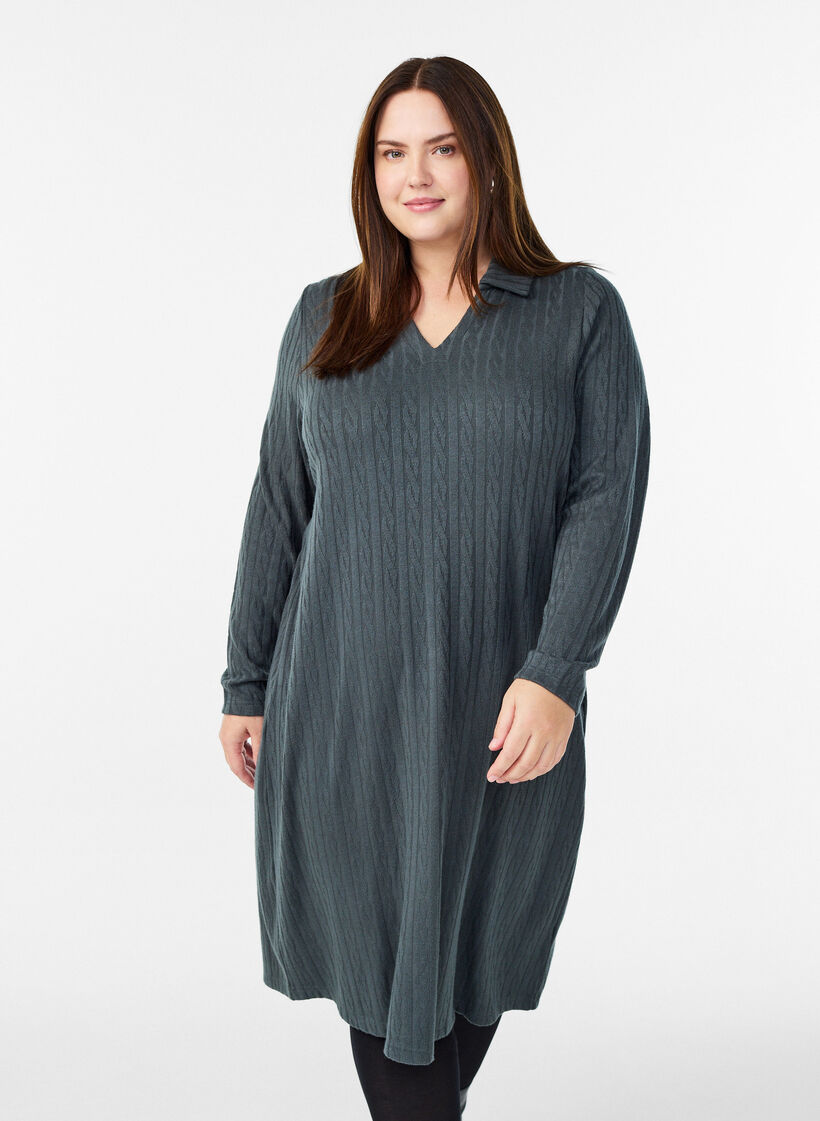 Kleid mit Zopfmuster und V-Ausschnitt, Grün, Model image number 0