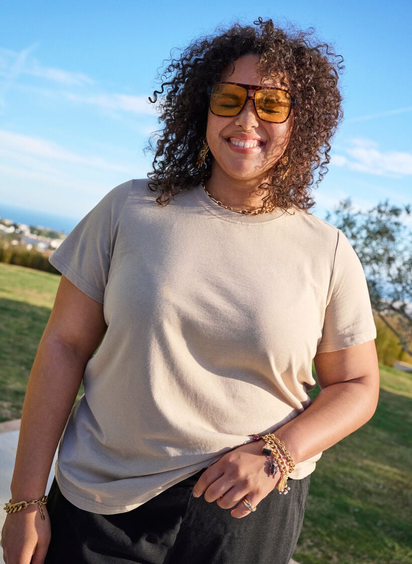 Basic-T-Shirt aus Baumwolle mit Rundhalsausschnitt, Braun, Image image number 0