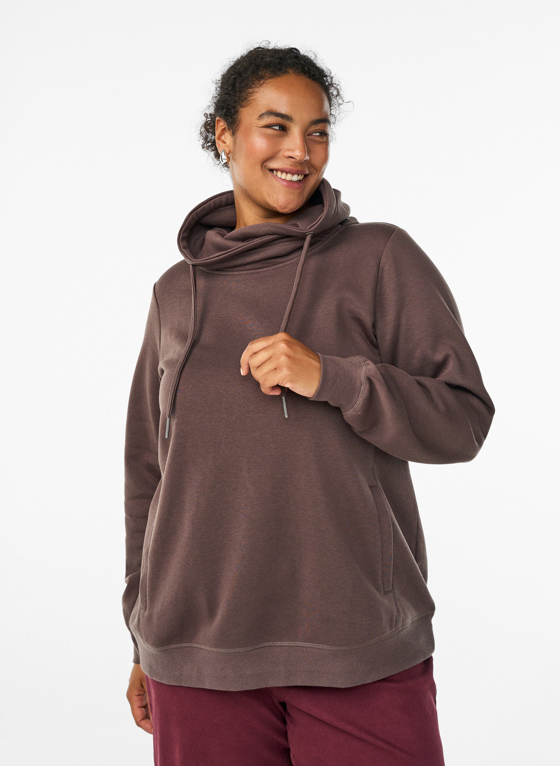 FLASH - Sweatshirt mit Stehkragen und Taschen, Braun, Model