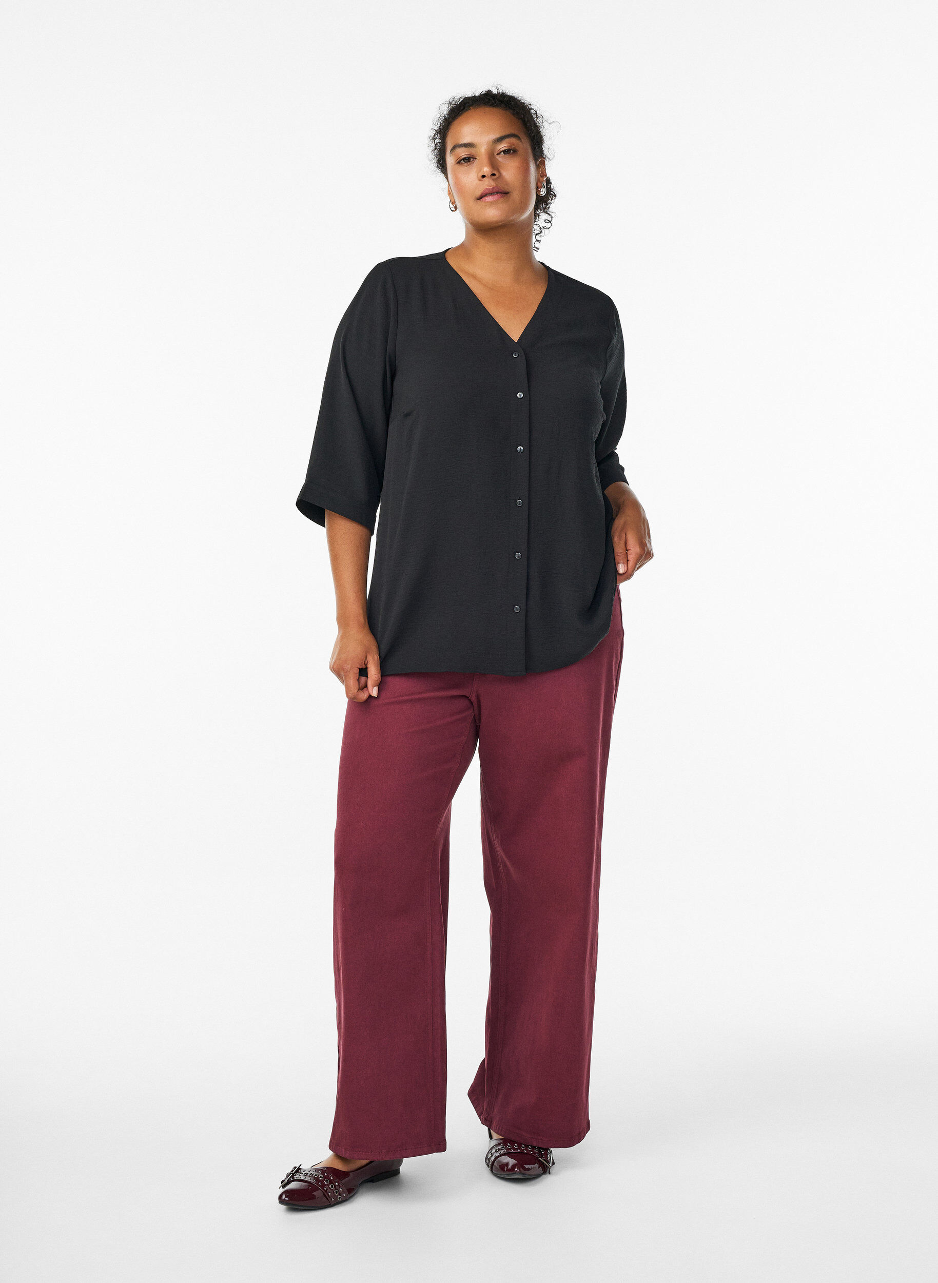 Zizzi Bluse mit V-Ausschnitt und 3/4-&Auml;rmeln, Schwarz, Model image number 1