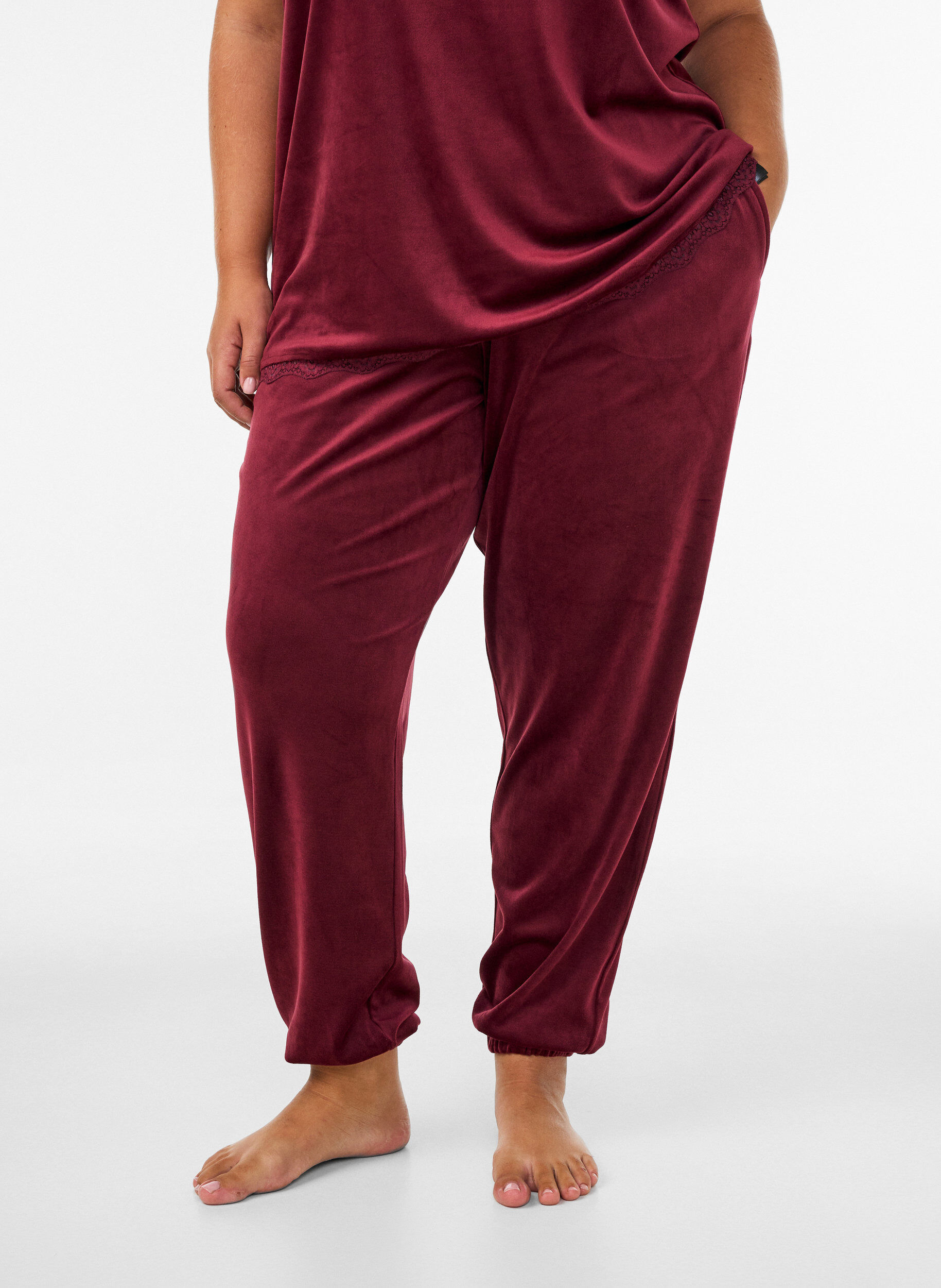 Lockere Hose aus Velours, Rot, Model