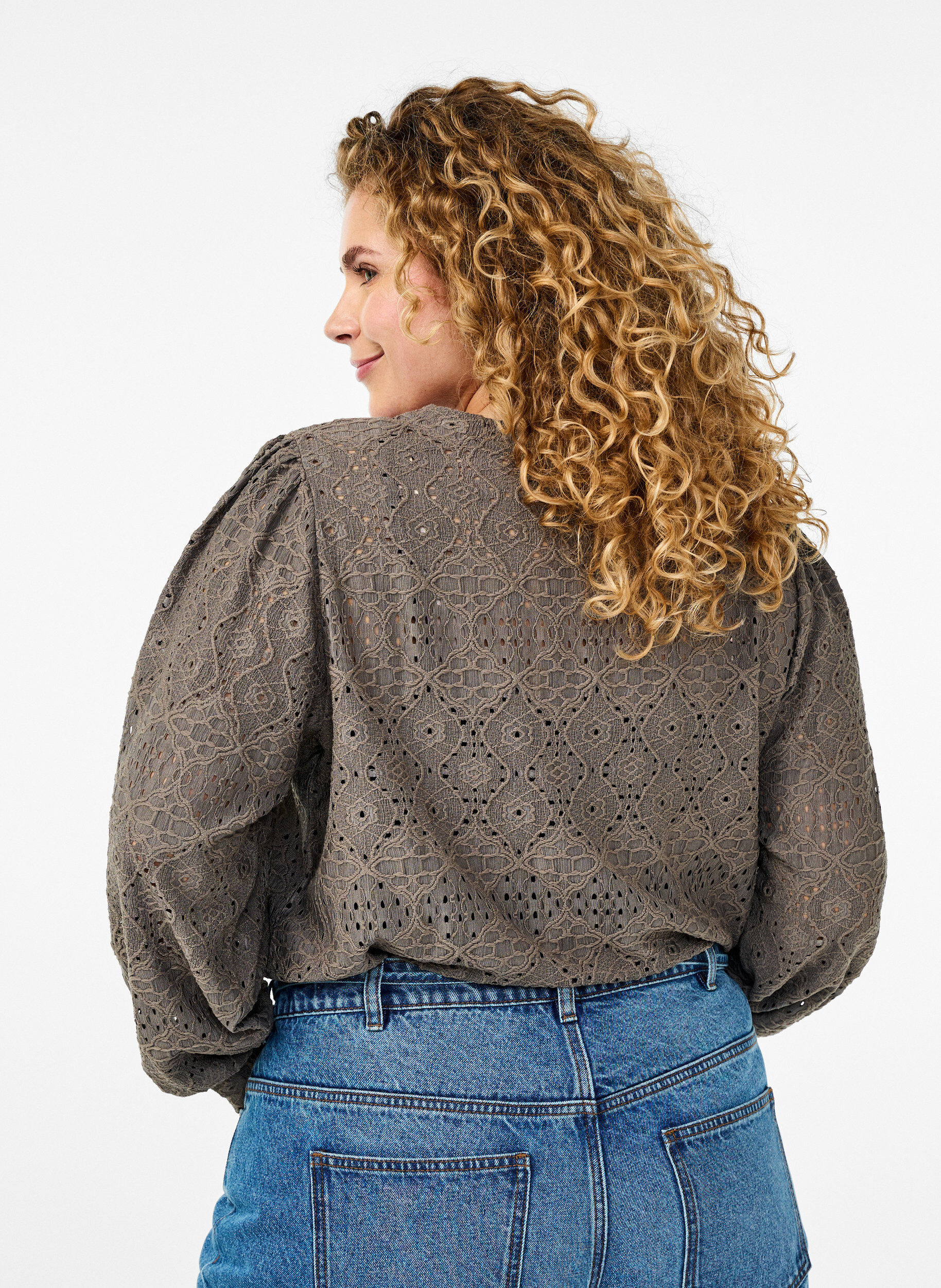 Zizzi Lang&auml;rmlige Bluse mit Lochmuster, Braun, Model image number 2