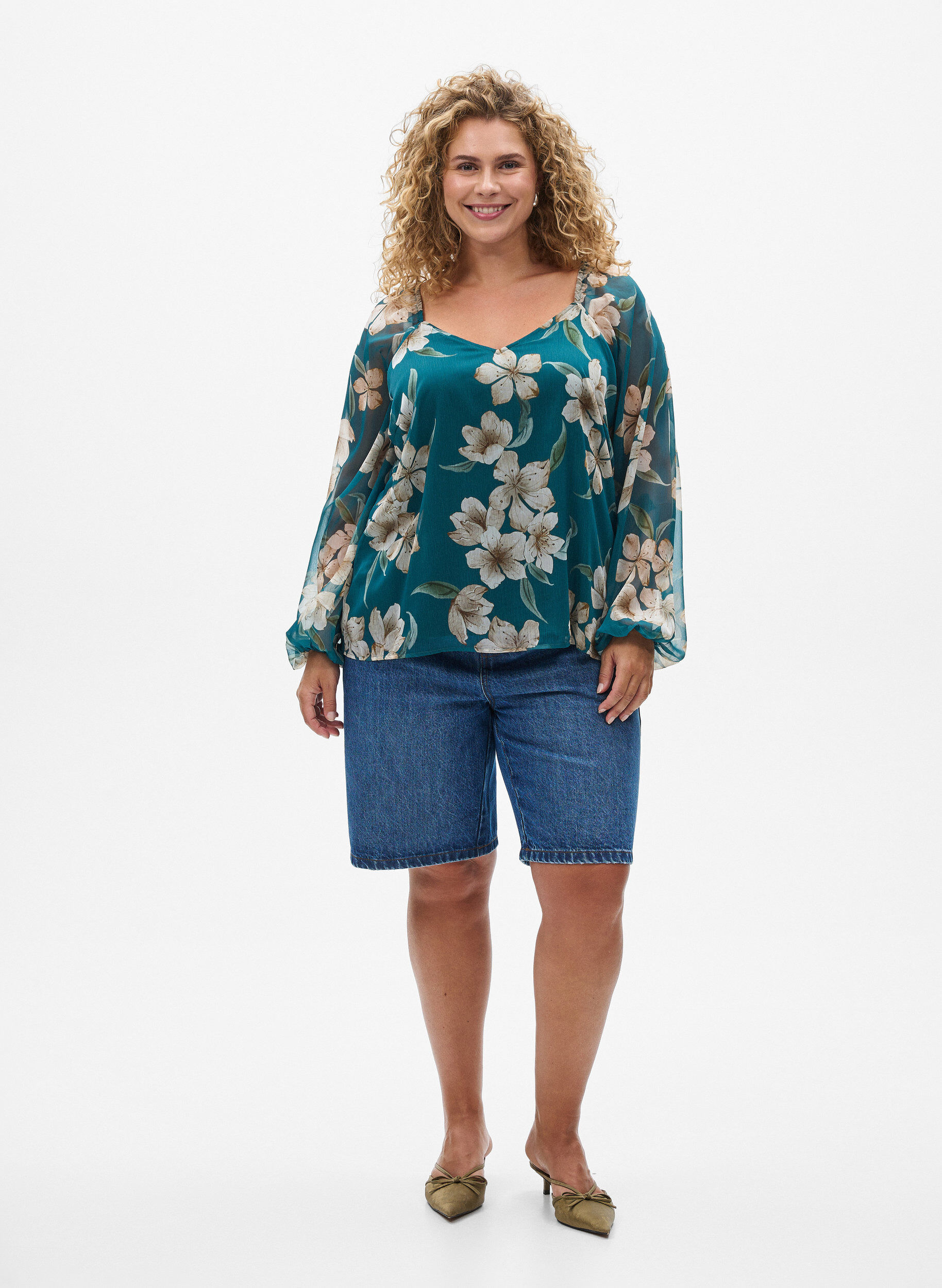 Zizzi Bluse aus Chiffon mit gebl&uuml;mtem Print und langen &Auml;rmeln, Gr&uuml;n, Model image number 1