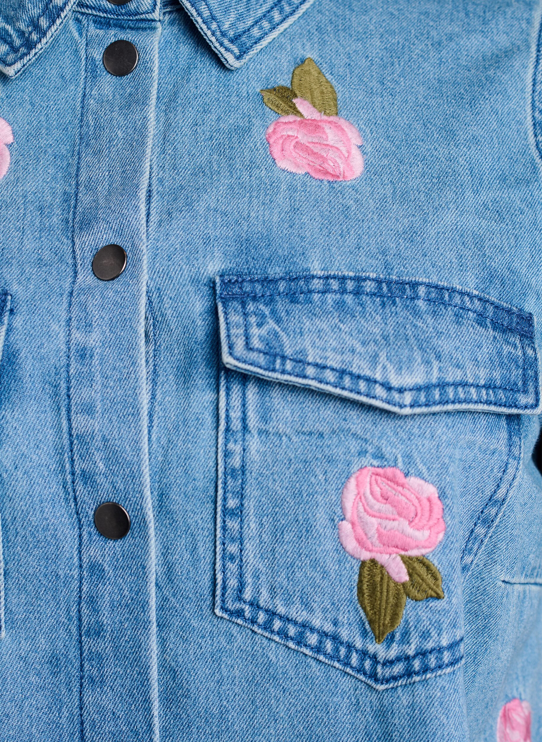 Zizzi Kurzes Jeanskleid mit gestickten Blumen, Blau, Packshot image number 2