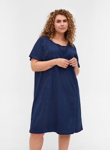 Kleid mit Spitzendetails und kurzen Ärmeln, Blue Washed , Model image number 0