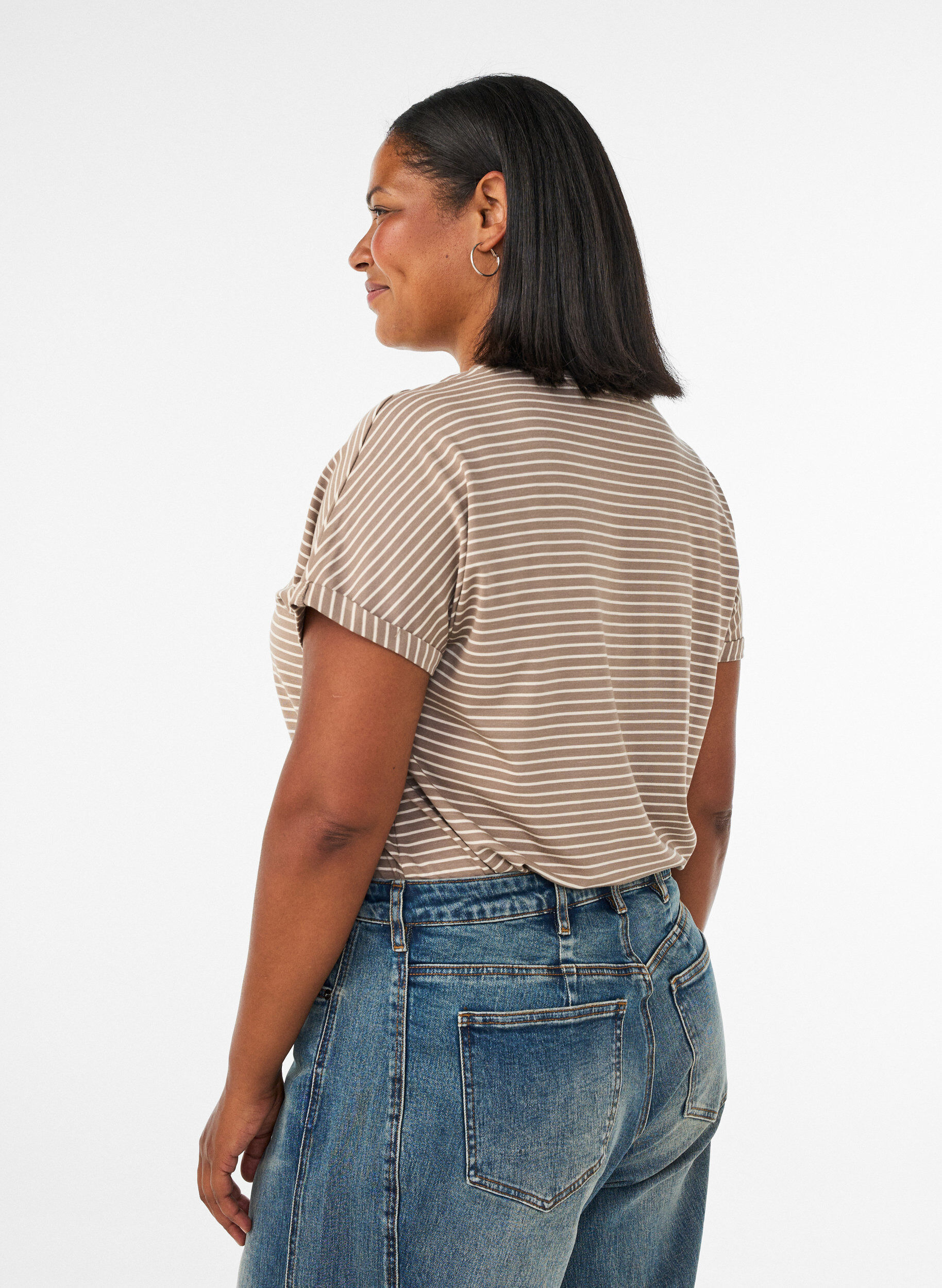 ZizziGestreiftes T-Shirt aus Viskose mit Rundhalsausschnitt, Beige, Model image number 2