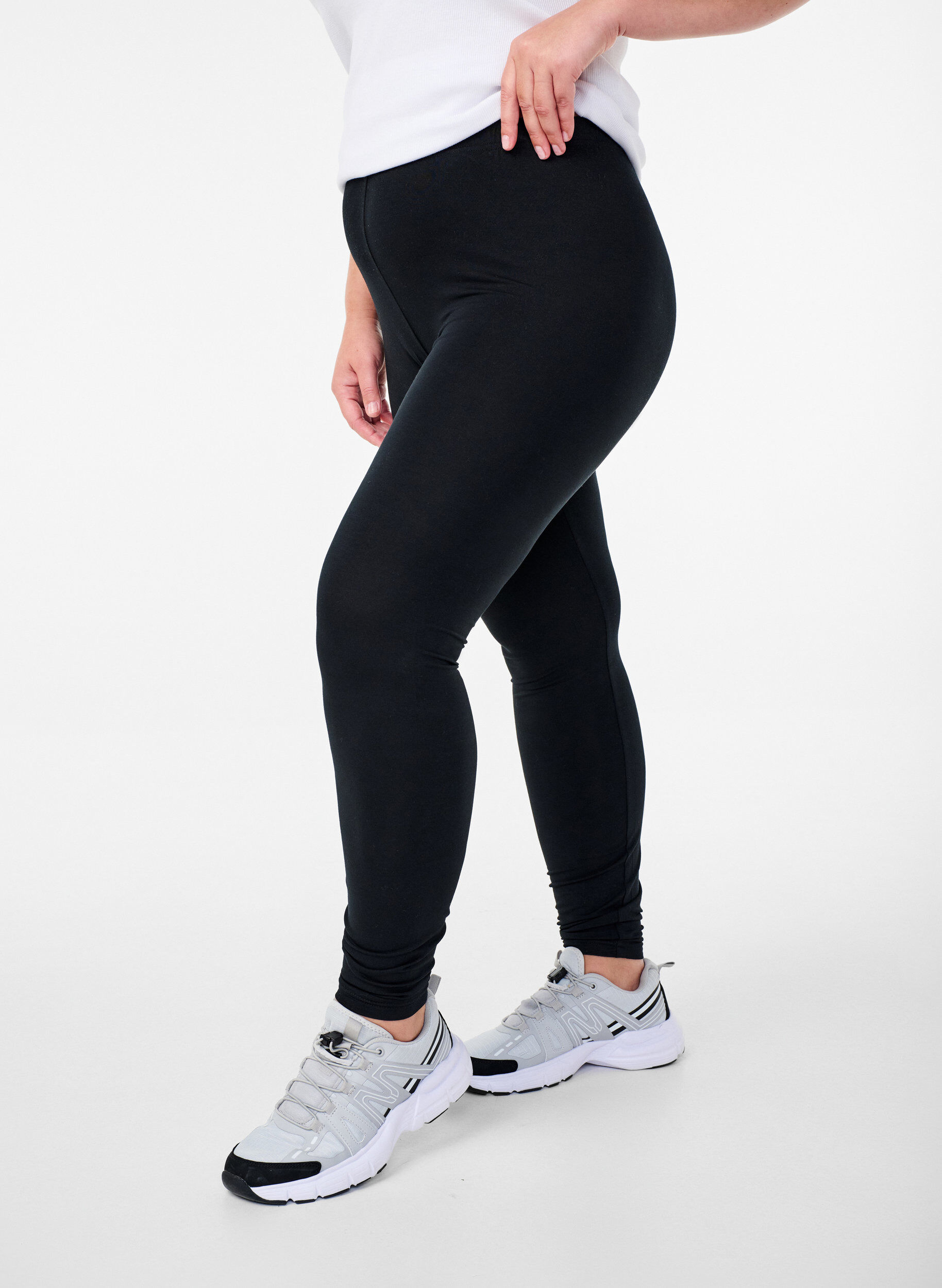 Basic Leggings mit extra L&auml;nge, Schwarz, Model
