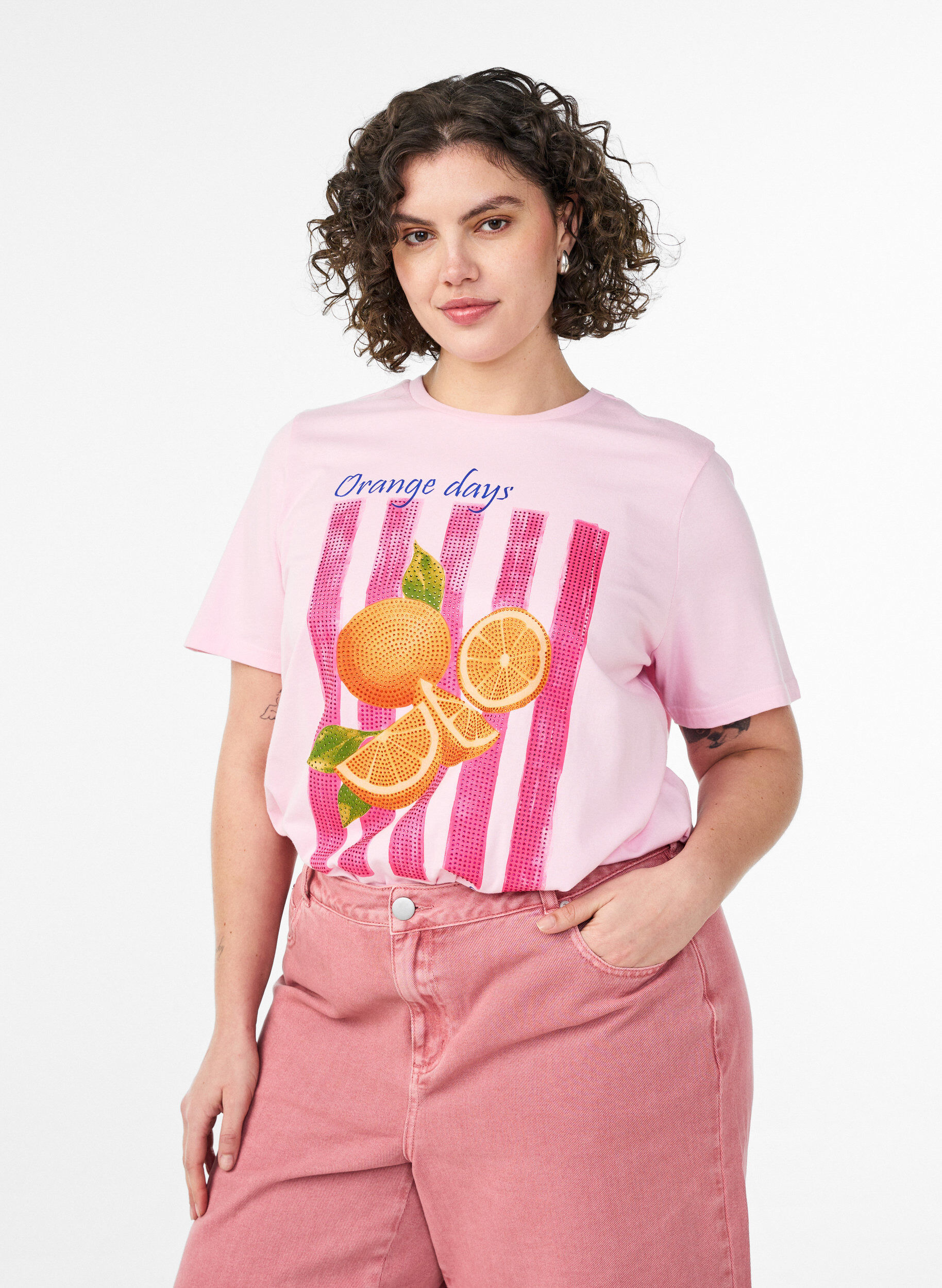 T-Shirt aus Bio-Baumwolle mit Frontprint, Pink, Model