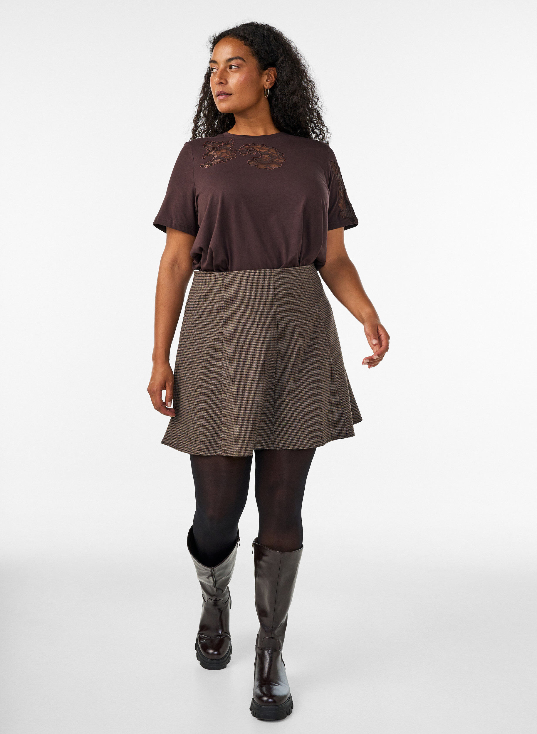 ZizziT-Shirt aus Baumwolle mit Spitzenapplikationen, Braun, Model image number 1
