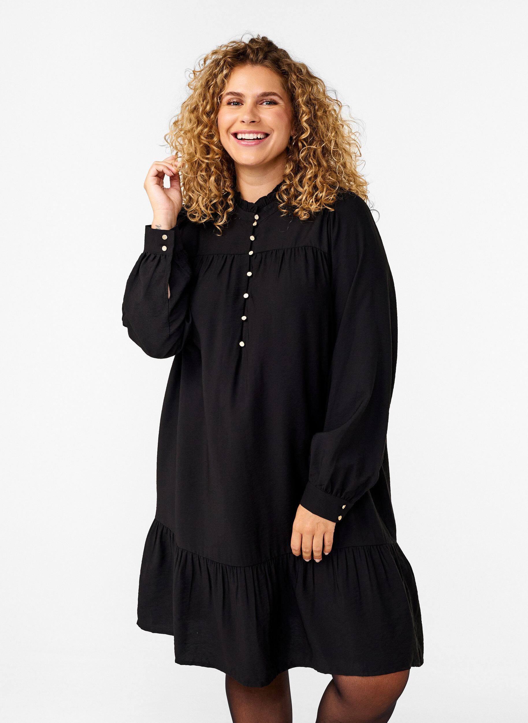 Zizzi Kurzes Kleid mit R&uuml;schenkragen, Black, Model image number 0