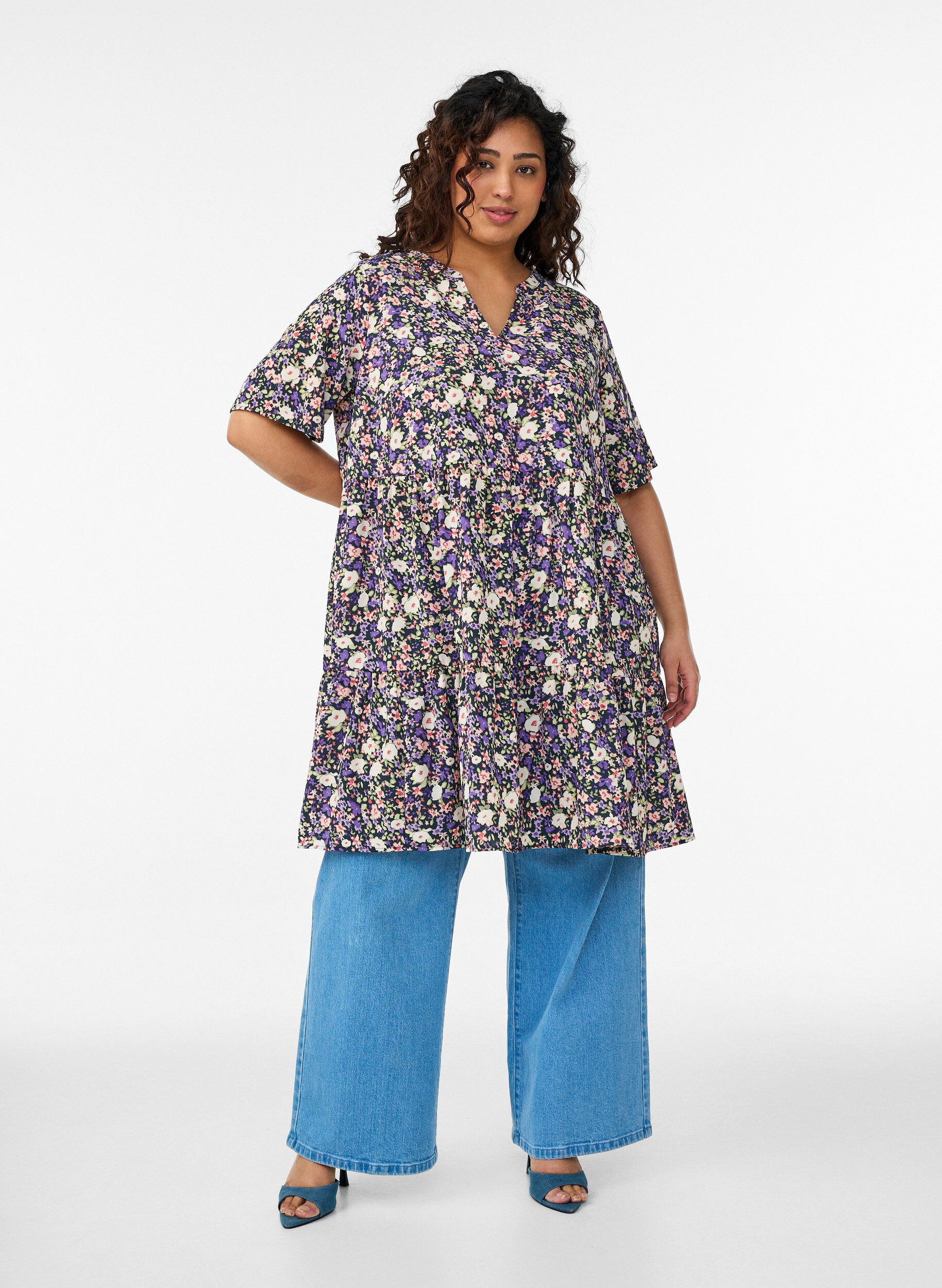 Zizzi Kurzarmkleid mit A-Linie und Teilungsn&auml;hten, Lila, Model image number 1