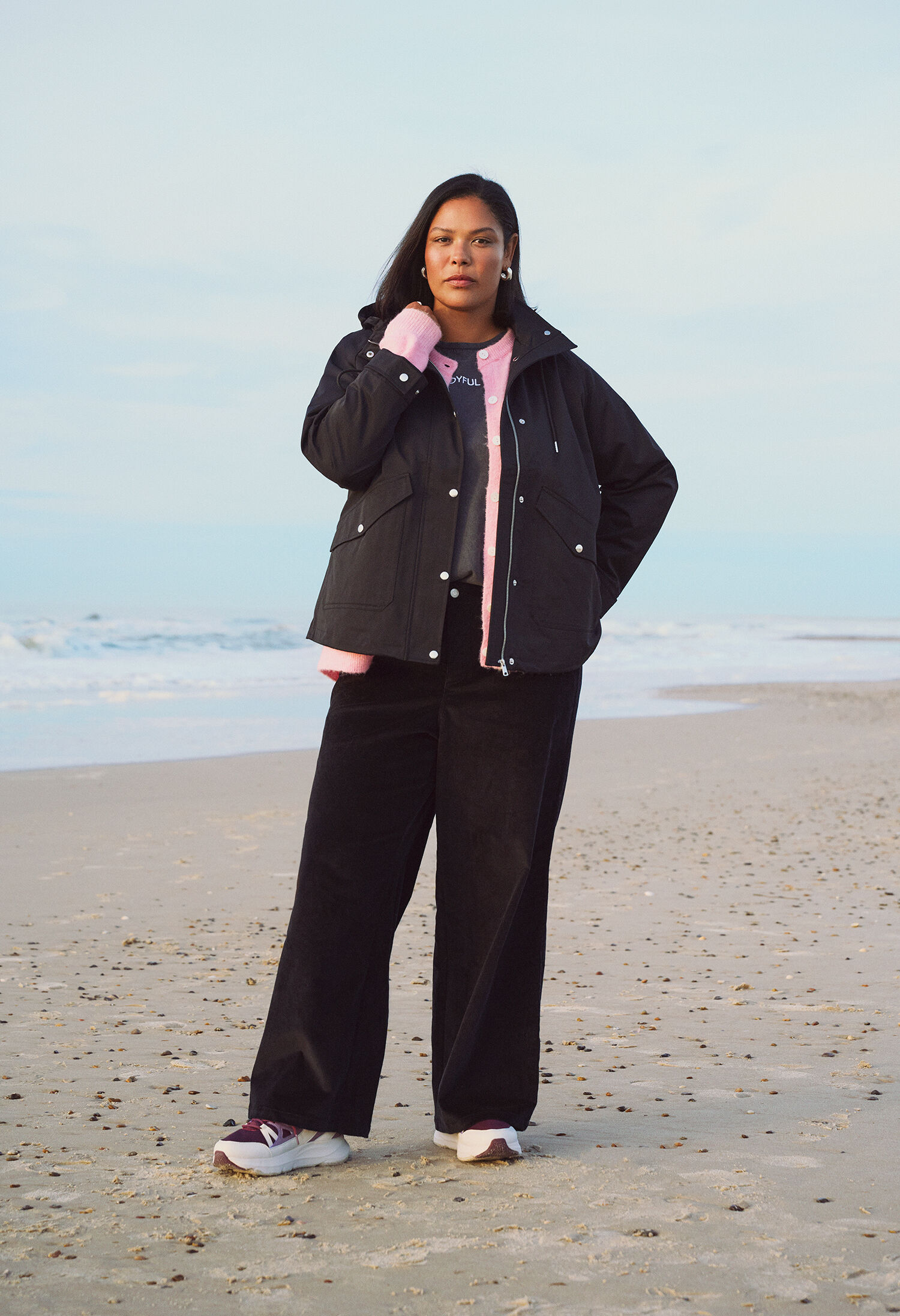 Zizzi Schwarze Fr&uuml;hlingsjacke, , Model