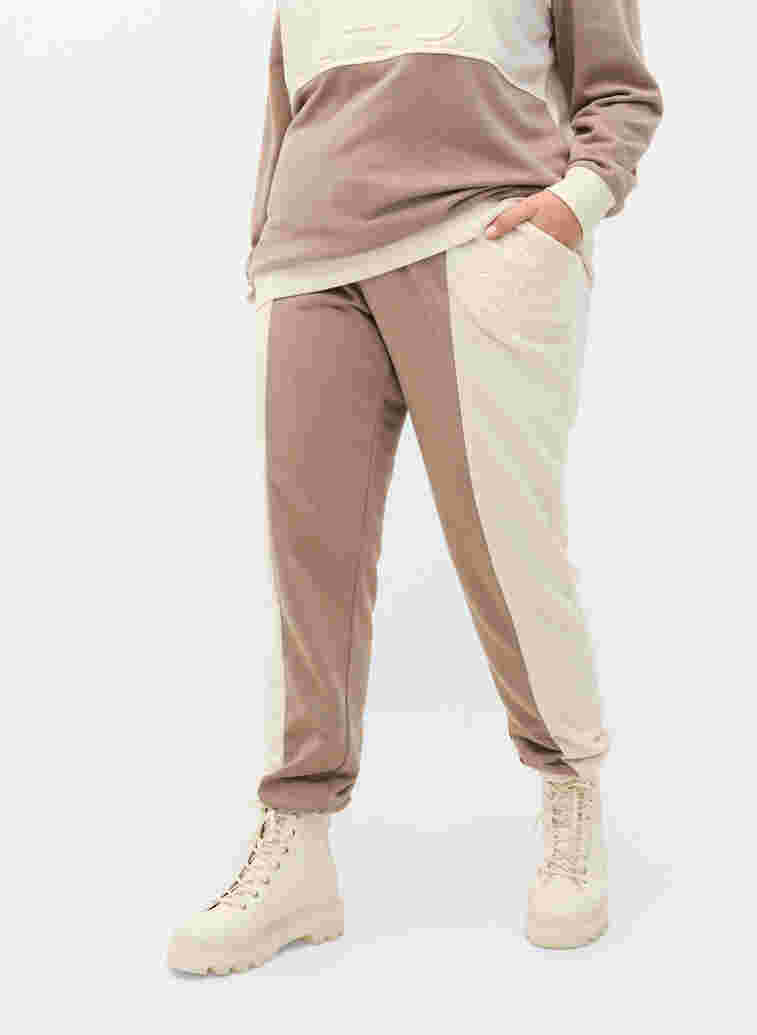 Sweatpants mit Colourblock, Timber Wolf/Birch, Model image number 3