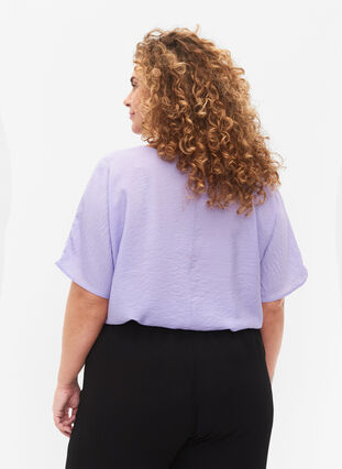 Viskose Bluse mit kurzen Ärmeln und V-Ausschnitt, Lavender, Model image number 1