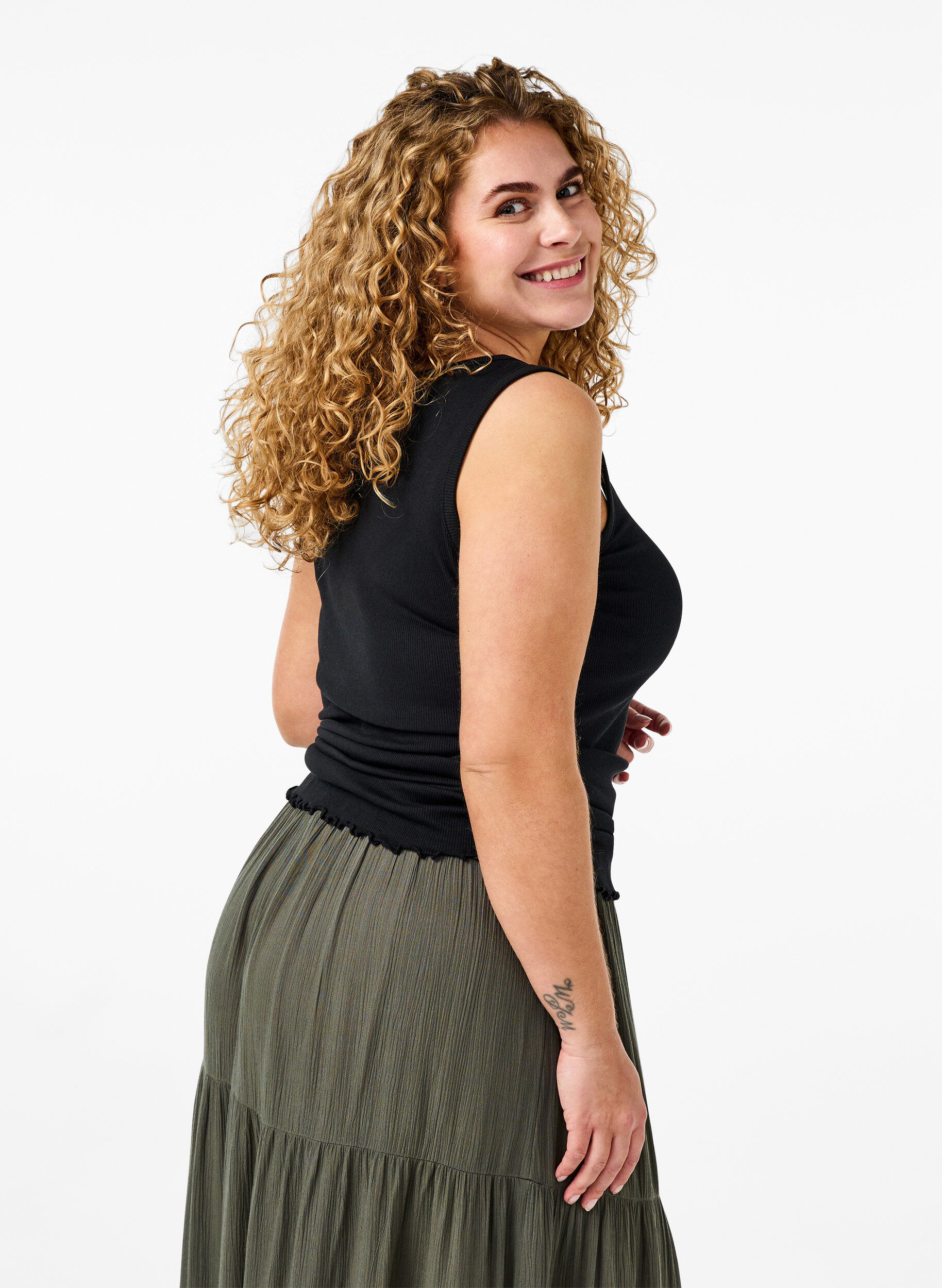 Zizzi Geripptes Tanktop mit Kn&ouml;pfen, Black, Model image number 0