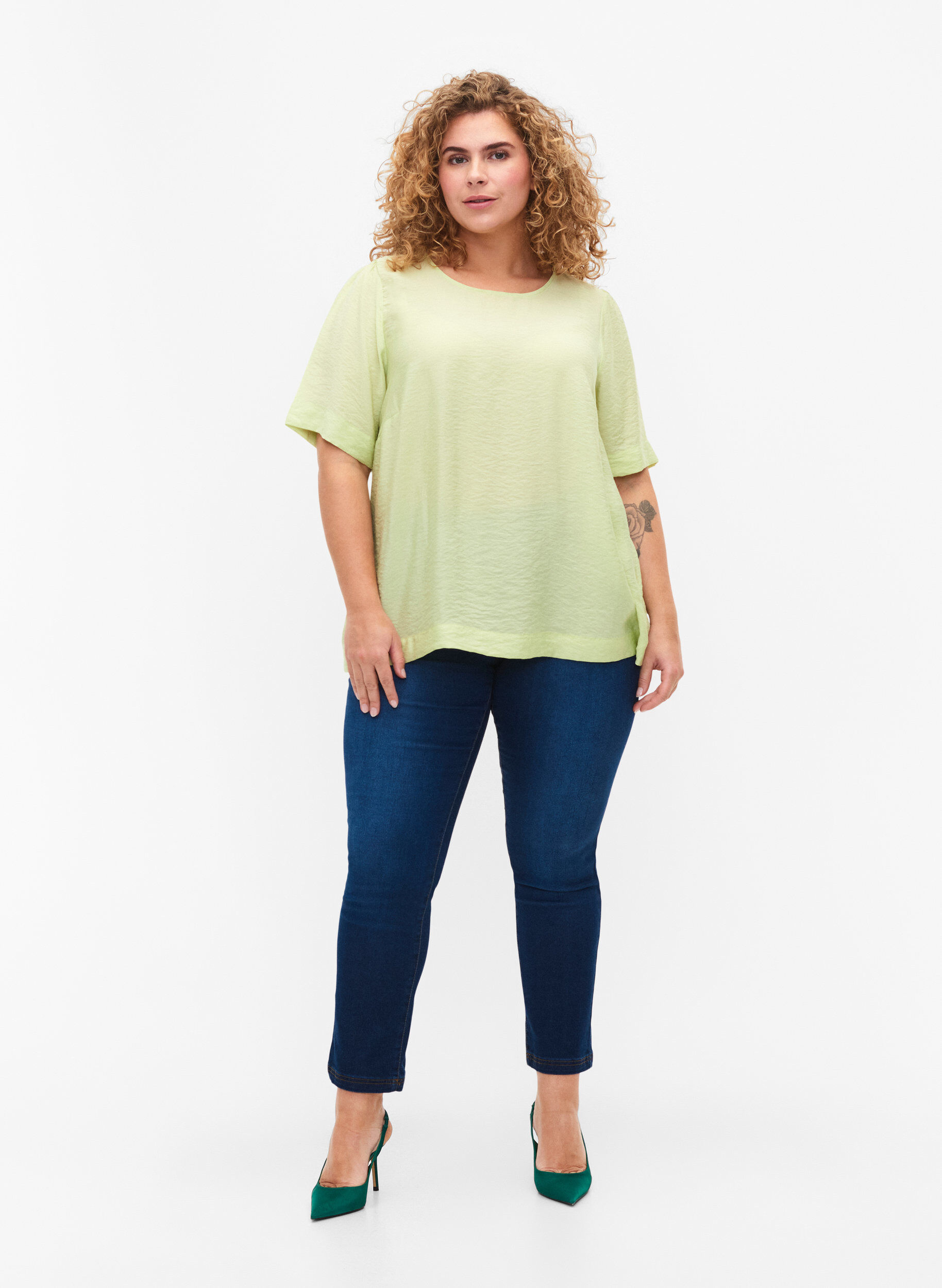 Zizzi Bluse mit halblangen &Auml;rmeln aus Viskose, Lily Green, Model image number 2