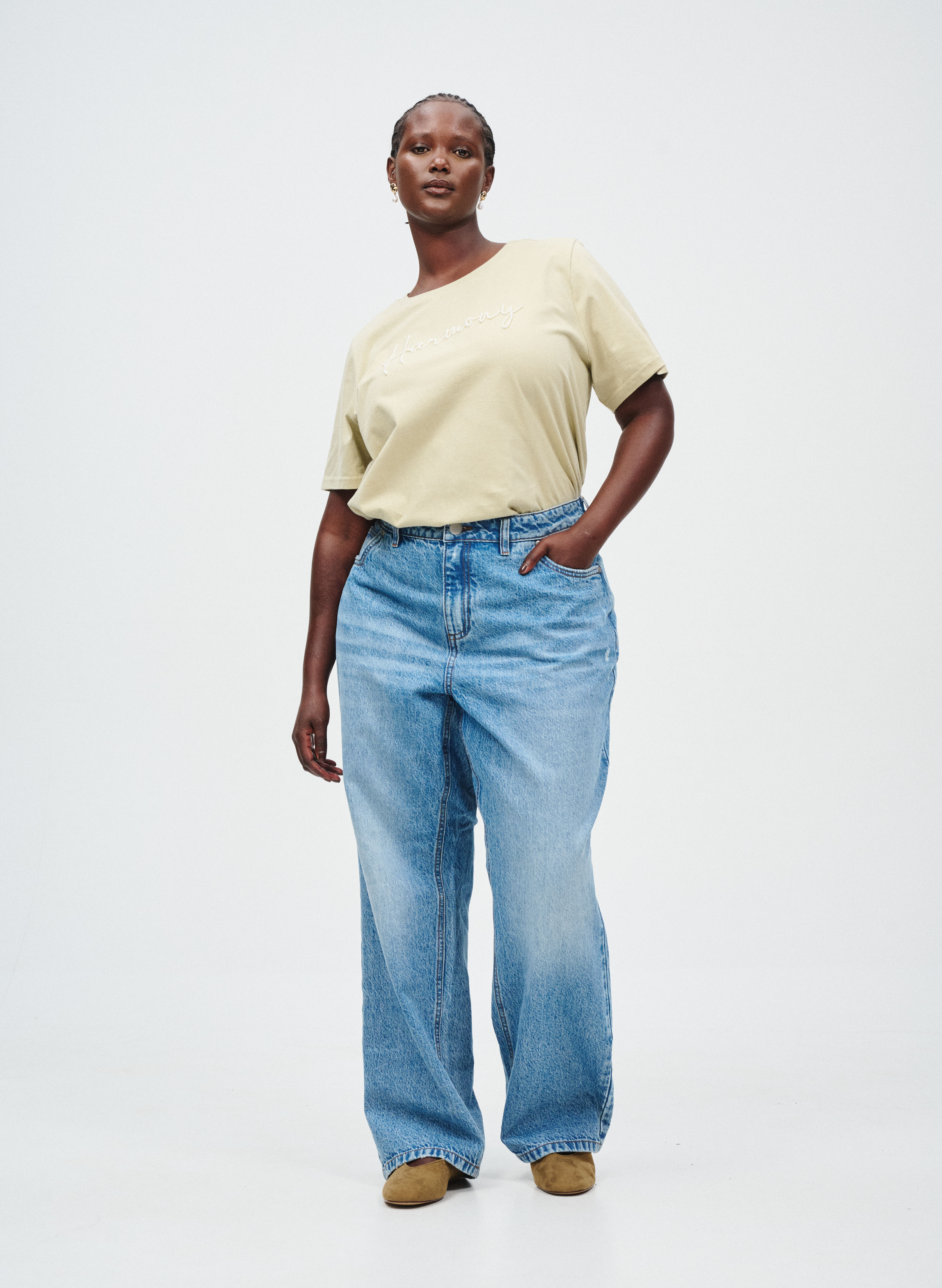 T-Shirt mit Perlen, , Model