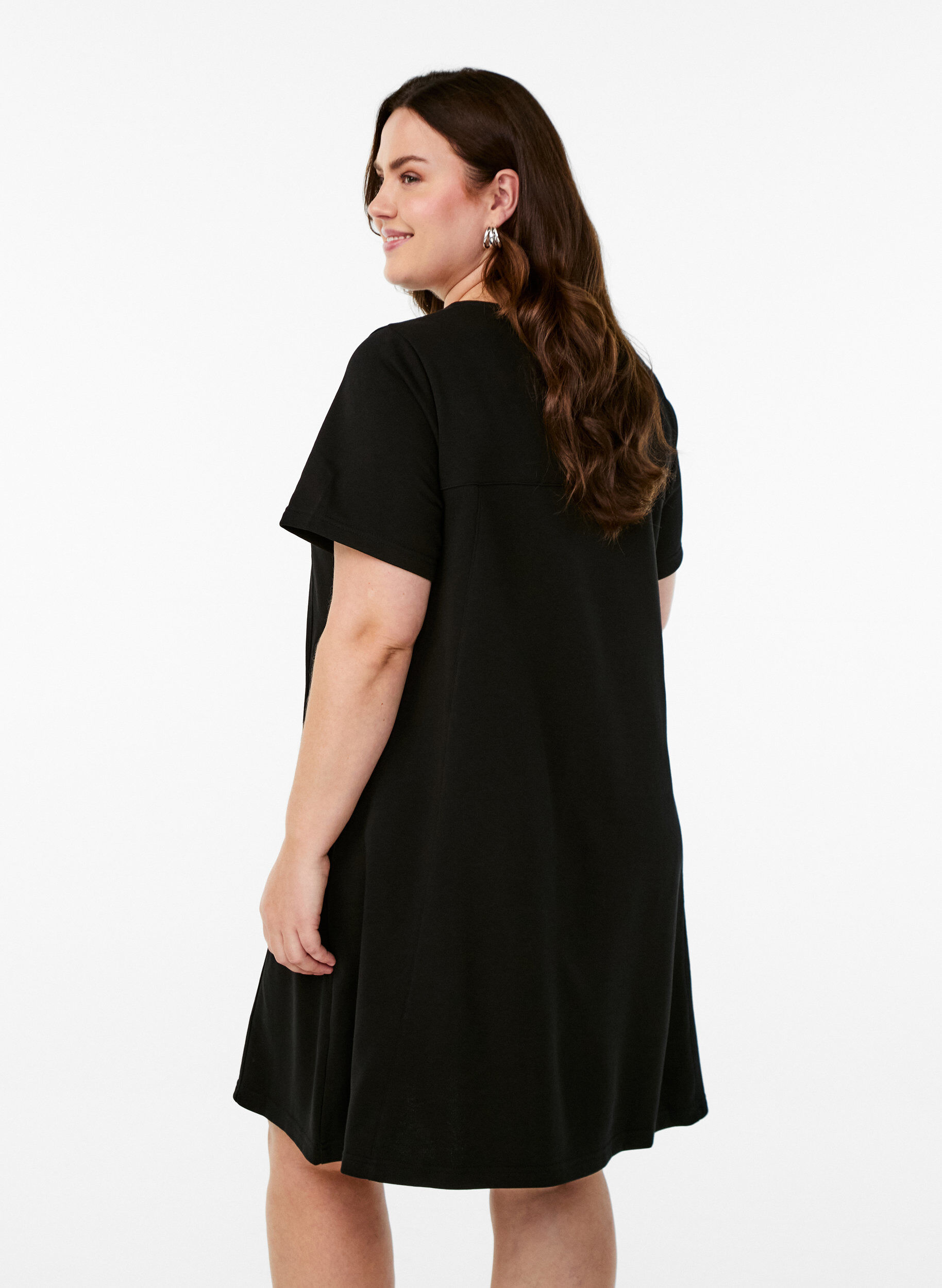 Zizzi Jerseykleid mit kurzen &Auml;rmeln und Taschen, Schwarz, Model image number 2