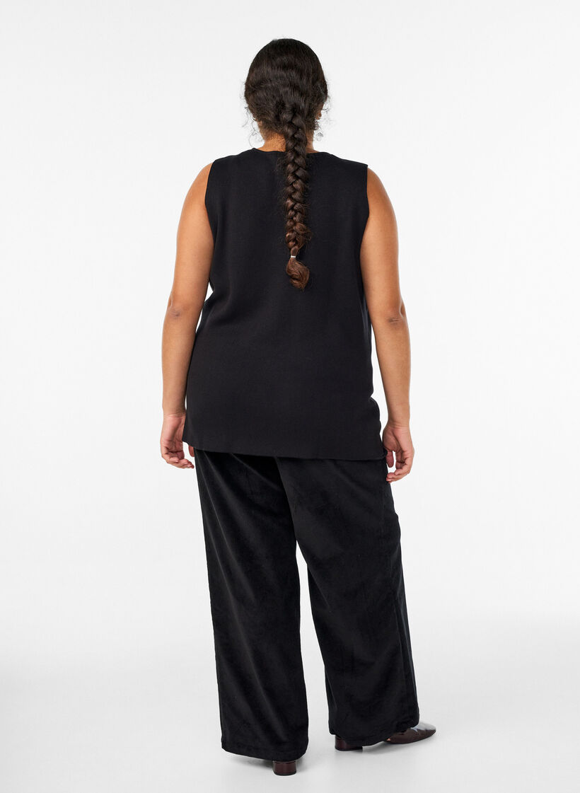 Hoch taillierte Cordhose mit weiten Beinen, Schwarz, Model