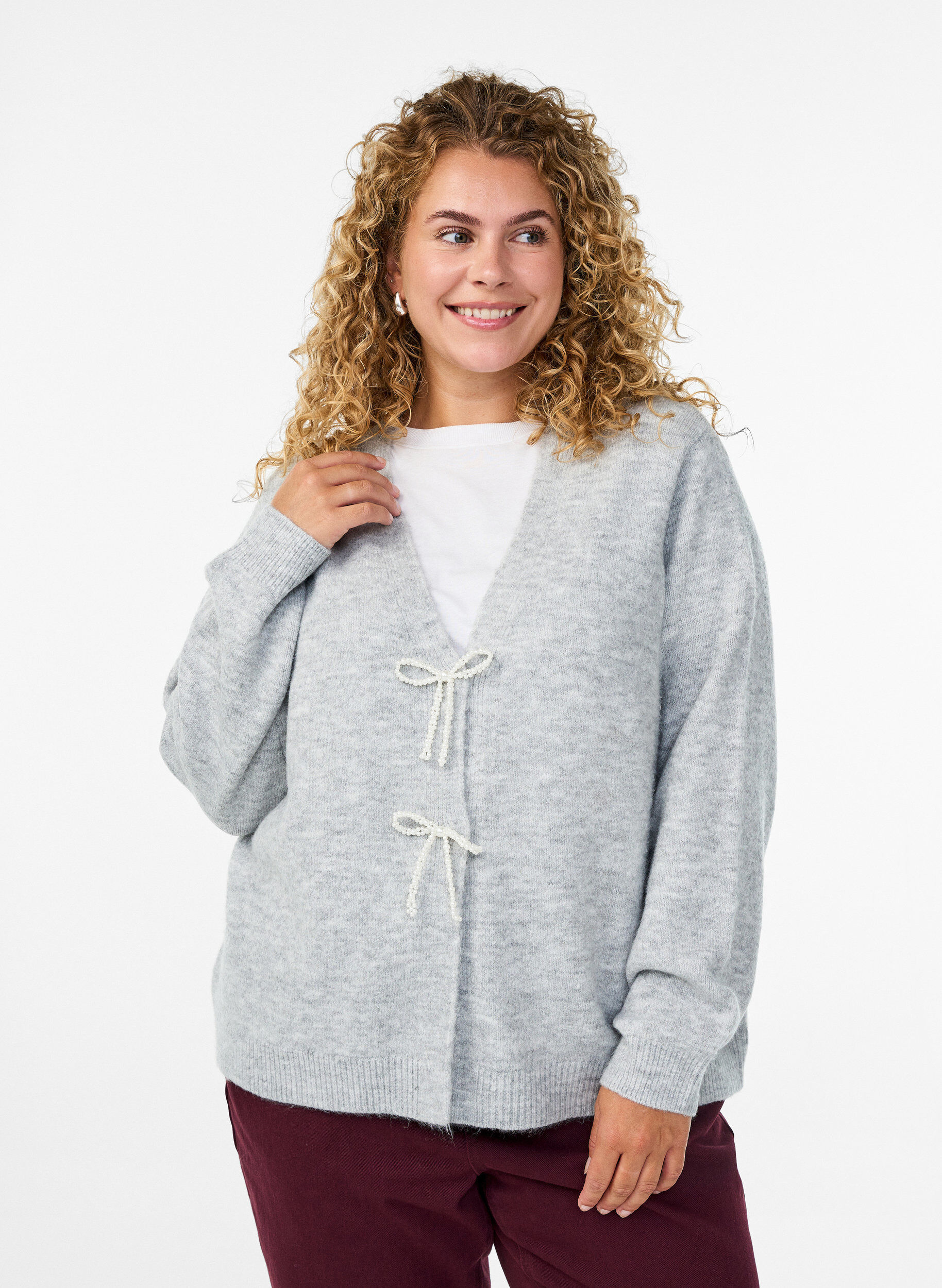 Zizzi Strickjacke mit Perlmuttkn&ouml;pfen, Grau, Model image number 0