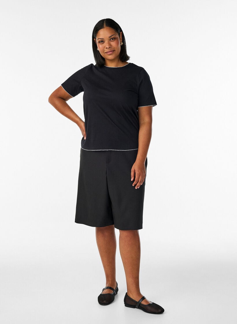 T-Shirt aus Baumwolle mit gewellten Kontrastkanten, Schwarz, Model image number 1