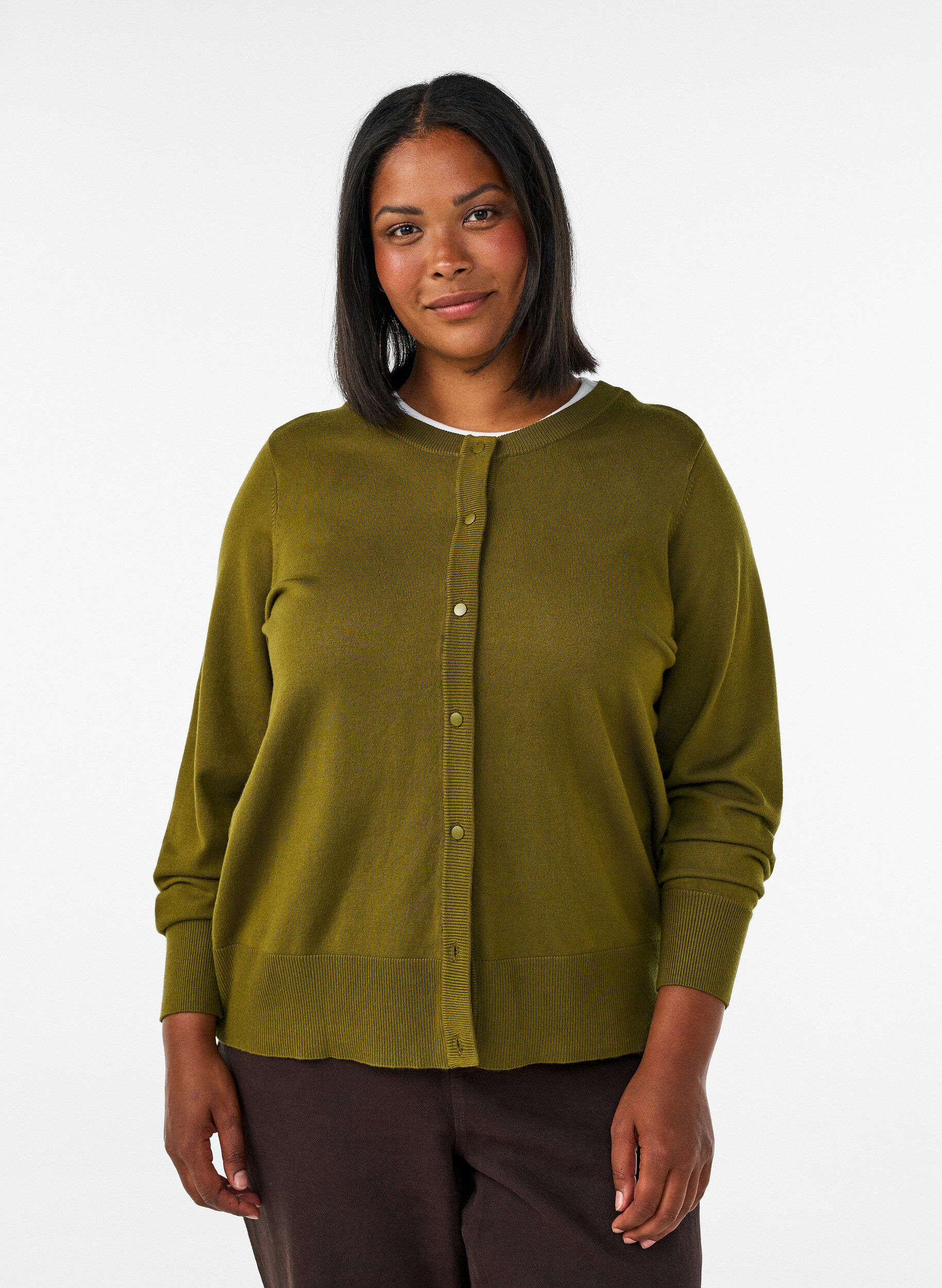 Strickjacke mit Rundhalsausschnitt und Kn&ouml;pfen, Gr&uuml;n, Model
