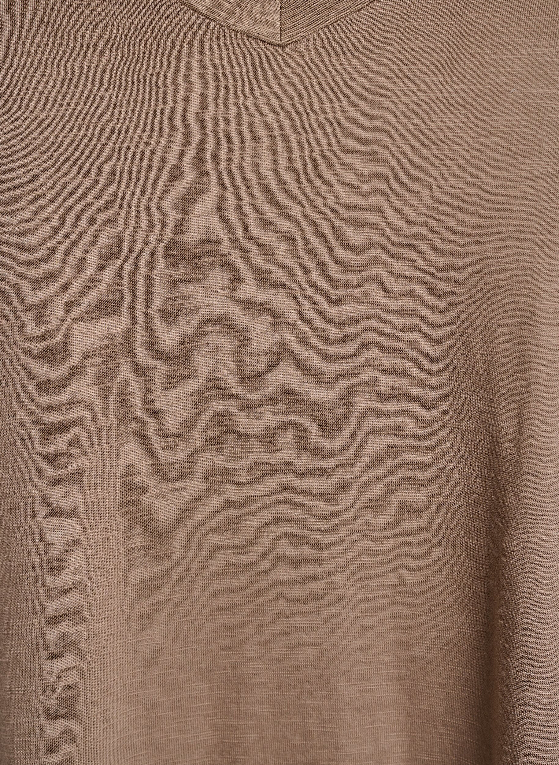 Zizzi Kurz&auml;rmliges Basic-T-Shirt mit V-Ausschnitt, Braun, Packshot image number 2