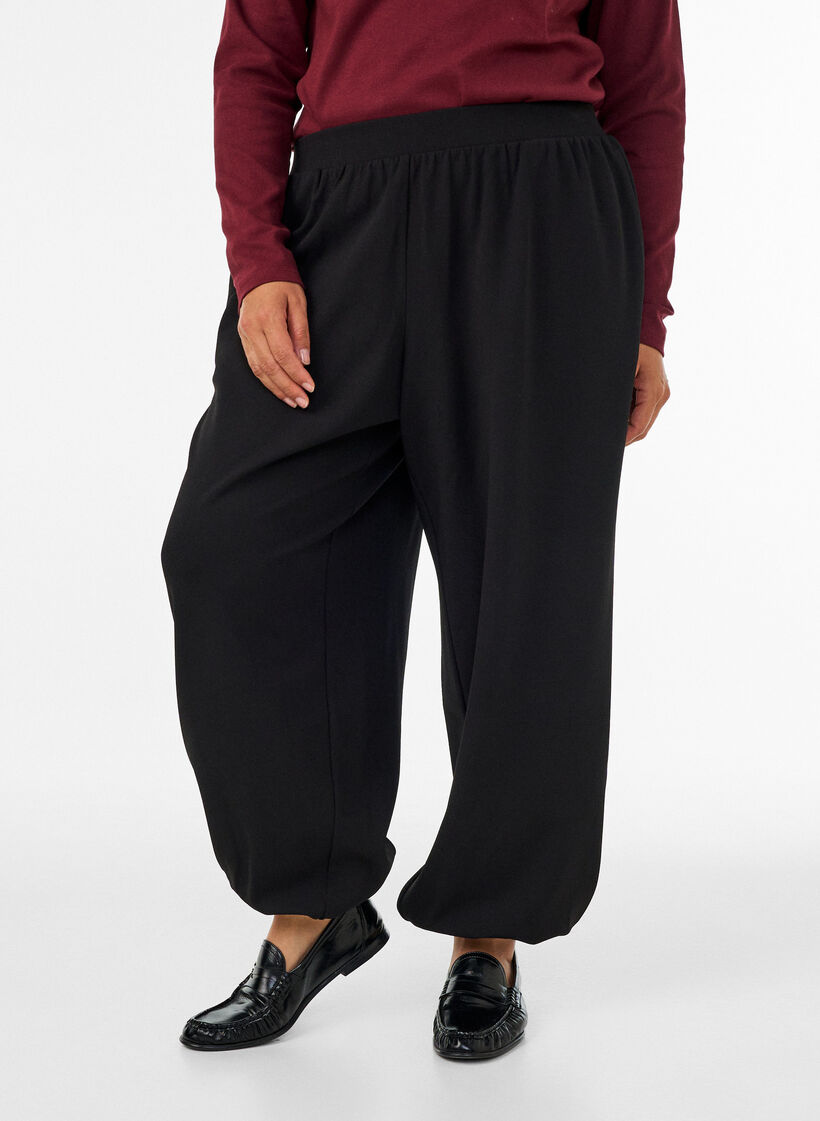 Hoch taillierte Ballonhose aus Jersey, Schwarz, Model image number 2