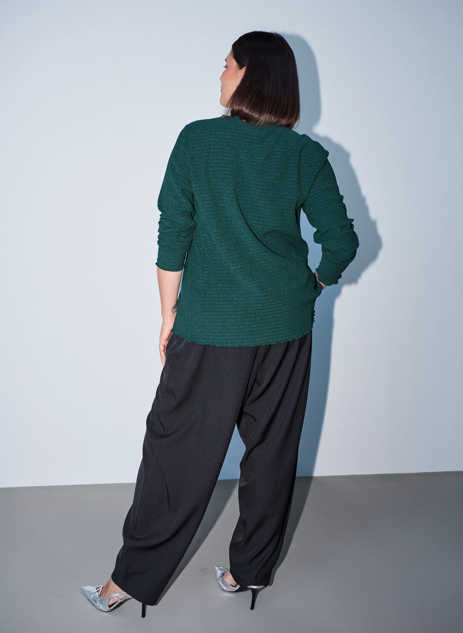 ZizziStrukturierte Bluse mit Wellenkanten, Gr&uuml;n, Model image number 2