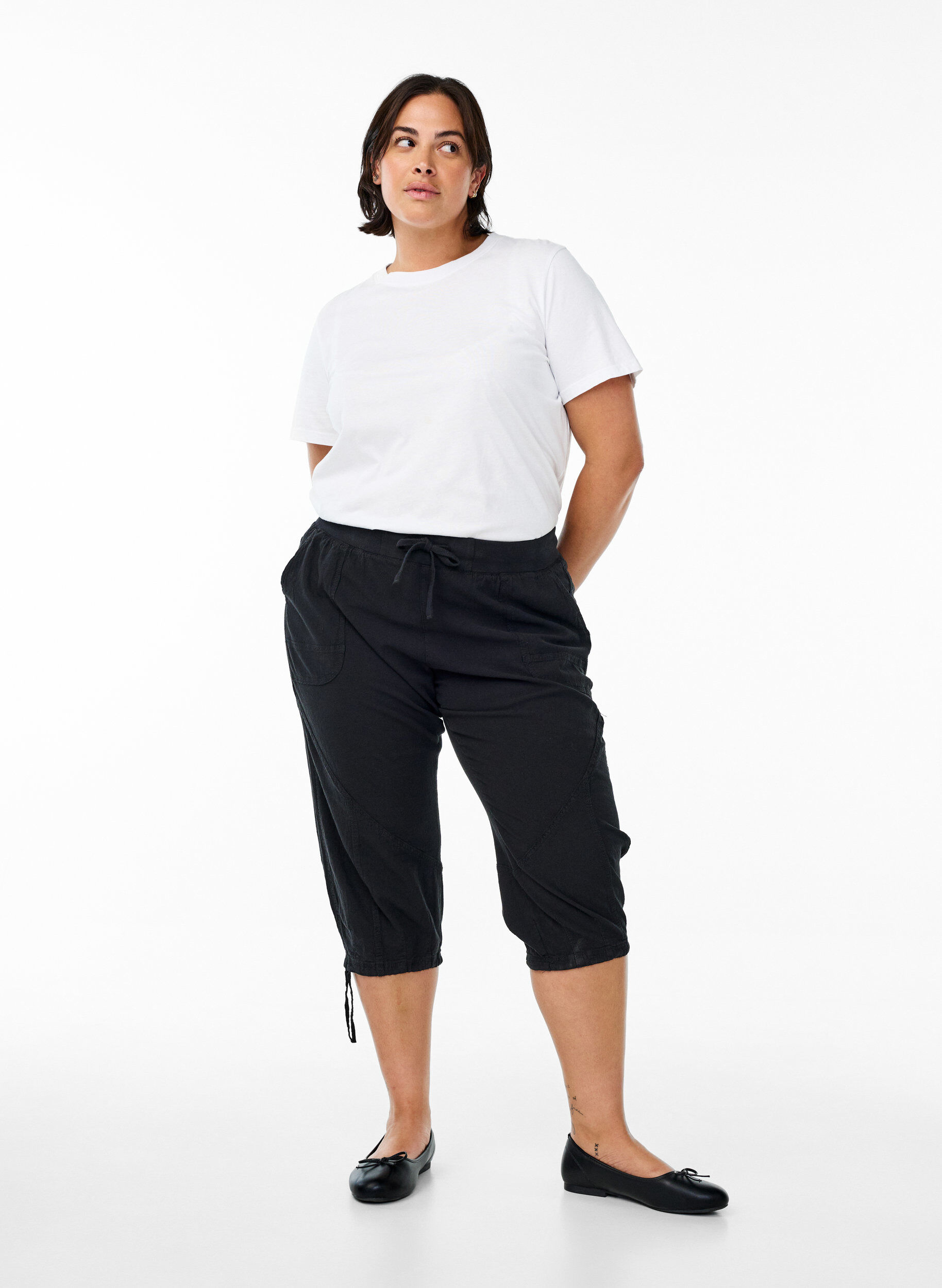 Capri-Hose aus Baumwolle, Schwarz, Model