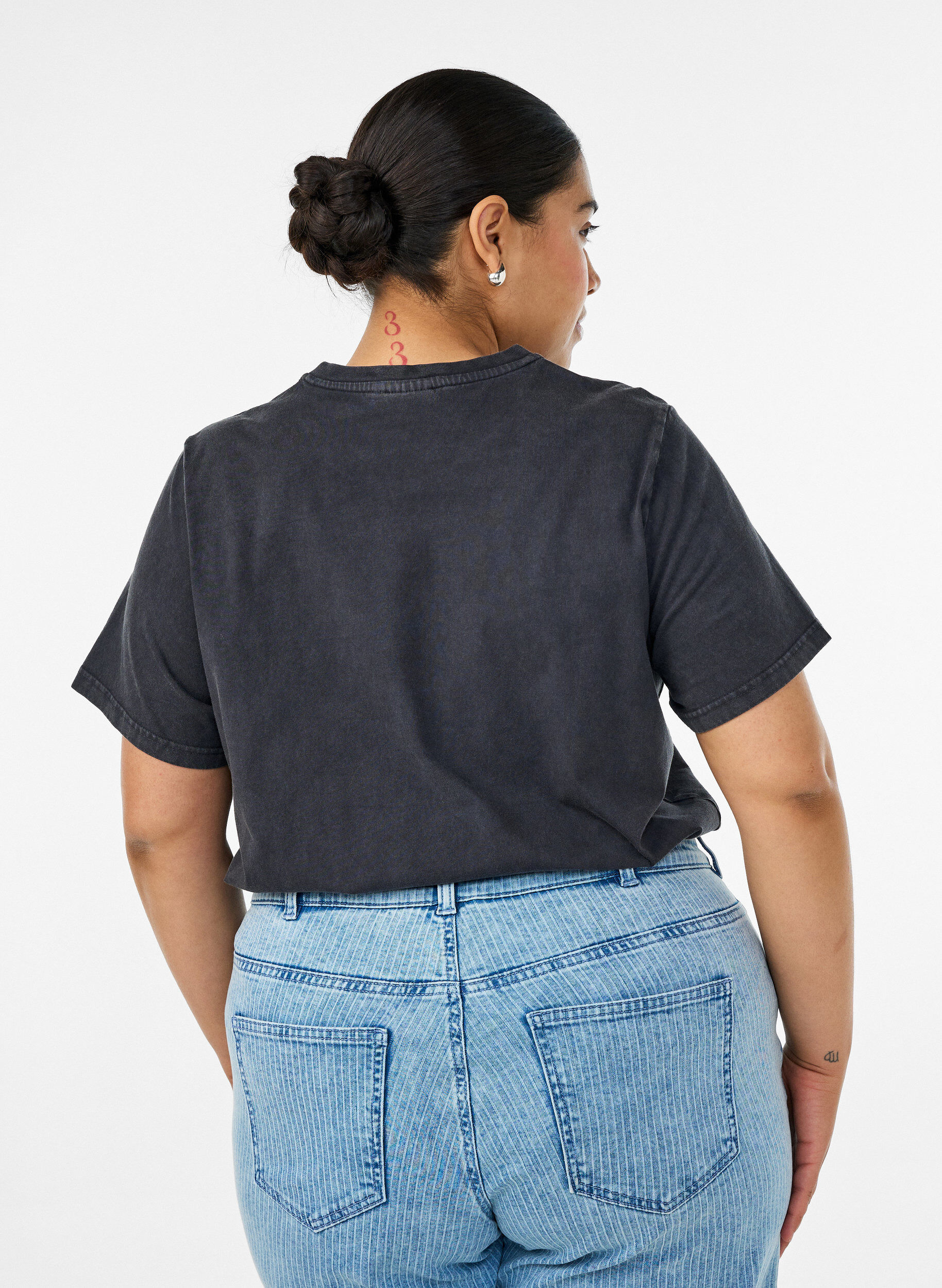 ZizziT-Shirt aus Bio-Baumwolle mit Rockprint, Schwarz, Model image number 2
