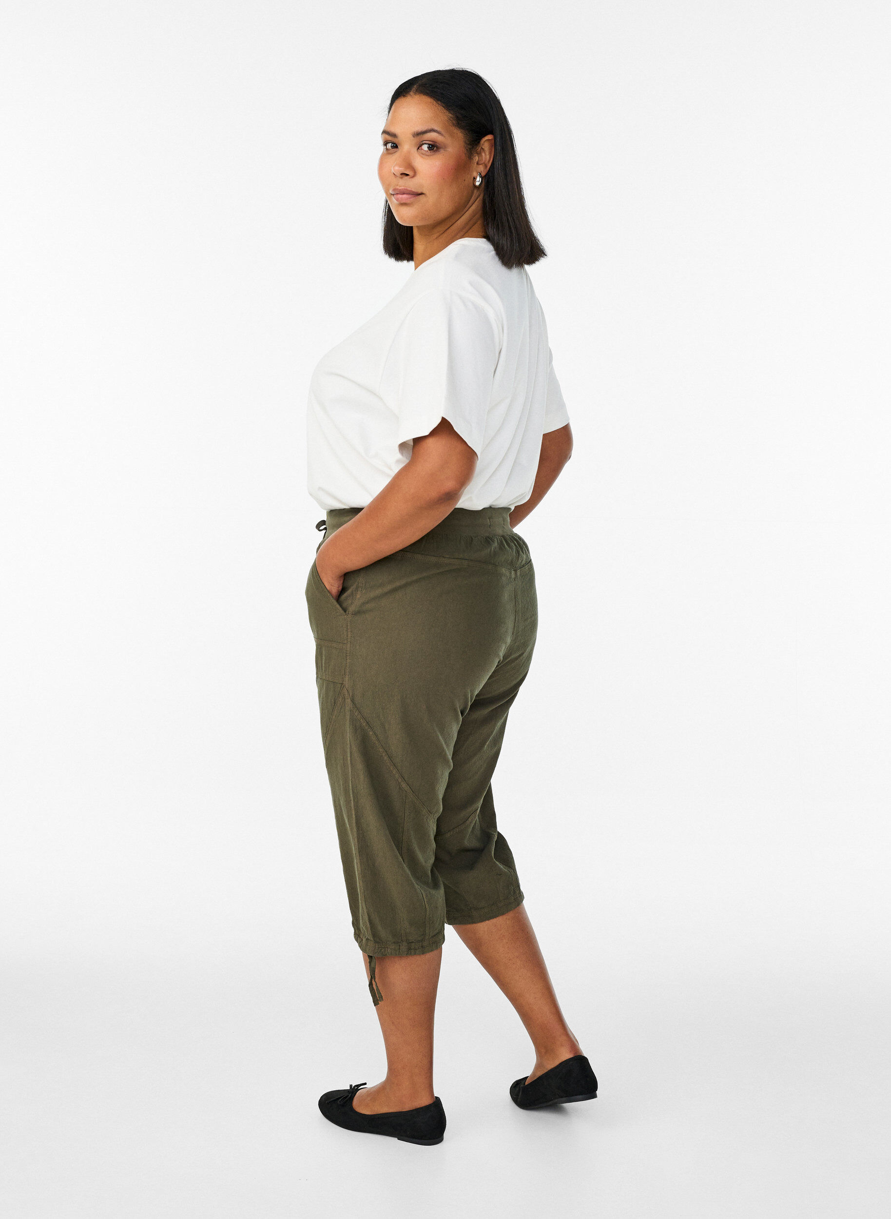 Zizzi Capri-Hose aus Baumwolle, Gr&uuml;n, Model image number 1