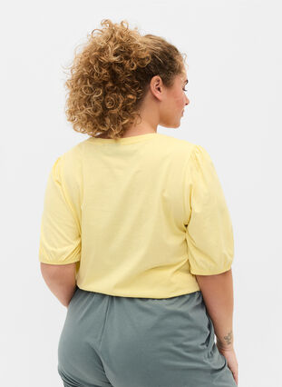 T-Shirt aus Baumwolle mit Ärmeln in Ellbogenlänge, Pale Banana, Model image number 1